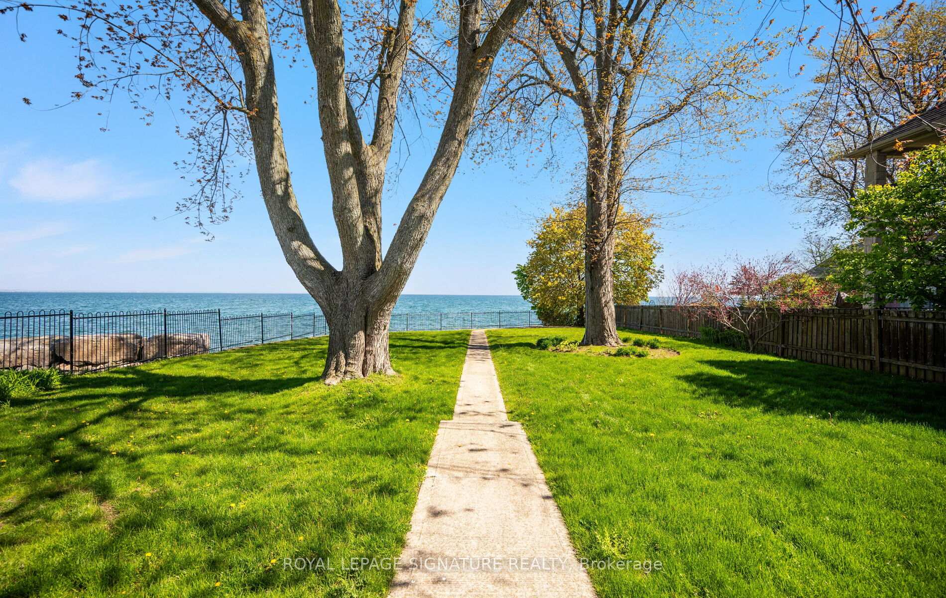 Photo 41 of 17 Wendakee Drive, Hamilton, Stoney Creek — HOMEH