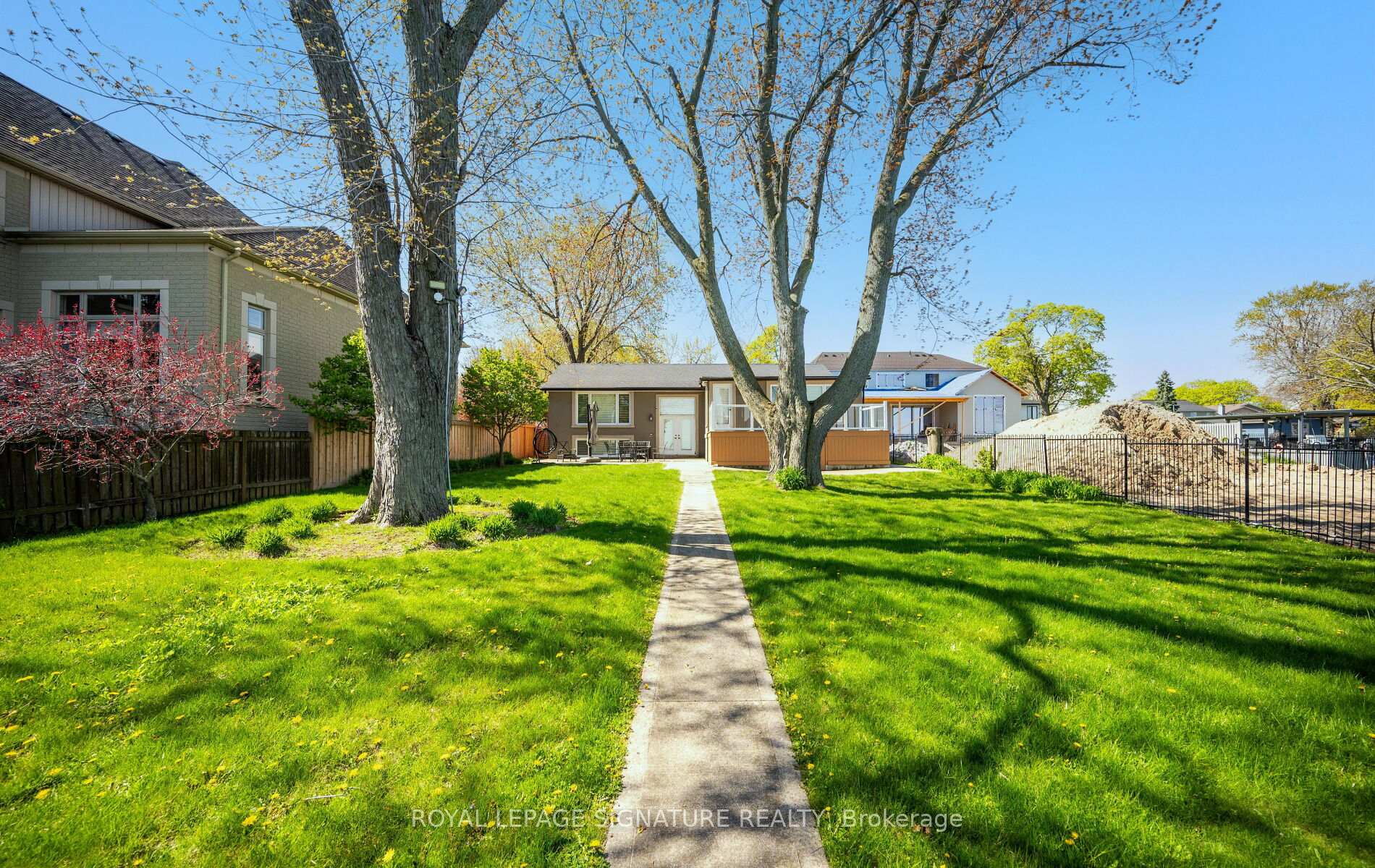 Photo 44 of 17 Wendakee Drive, Hamilton, Stoney Creek — HOMEH