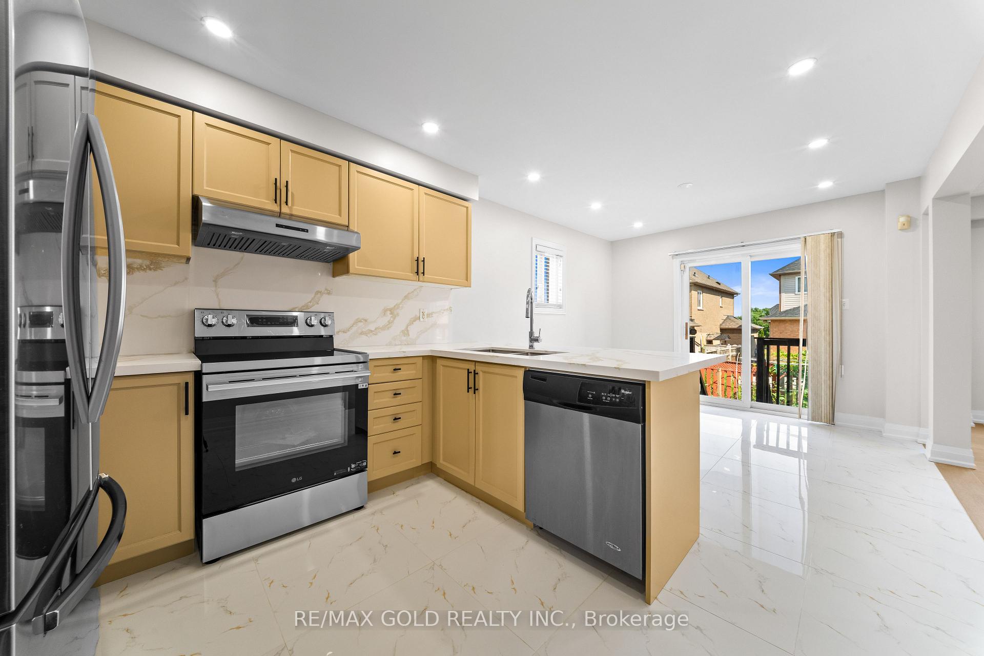 Photo 8 of 3 Tan Lane, Brampton, Bram East — HOMEH