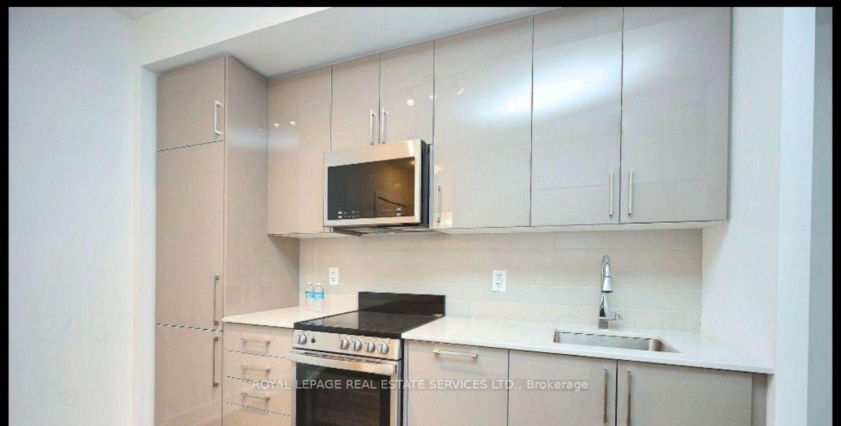 Photo 2 of Unit 226, 2450 Old Bronte Road, Oakville, Westmount — HOMEH