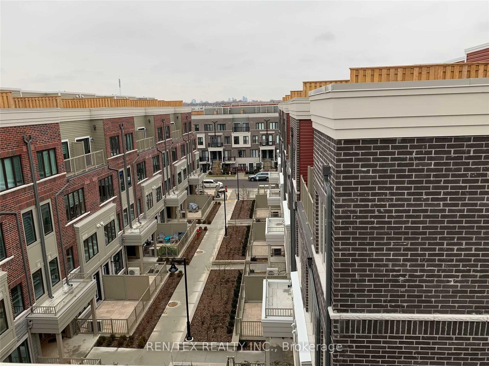 Photo of Unit 3, 3580 Lakeshore Boulevard W