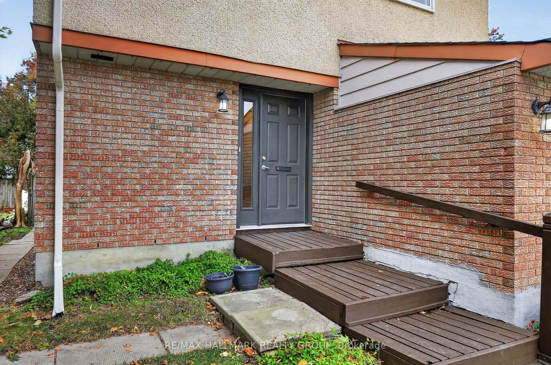 Photo 3 of 1086 Barwell Avenue, Ottawa, Fairfield Heights — HOMEH