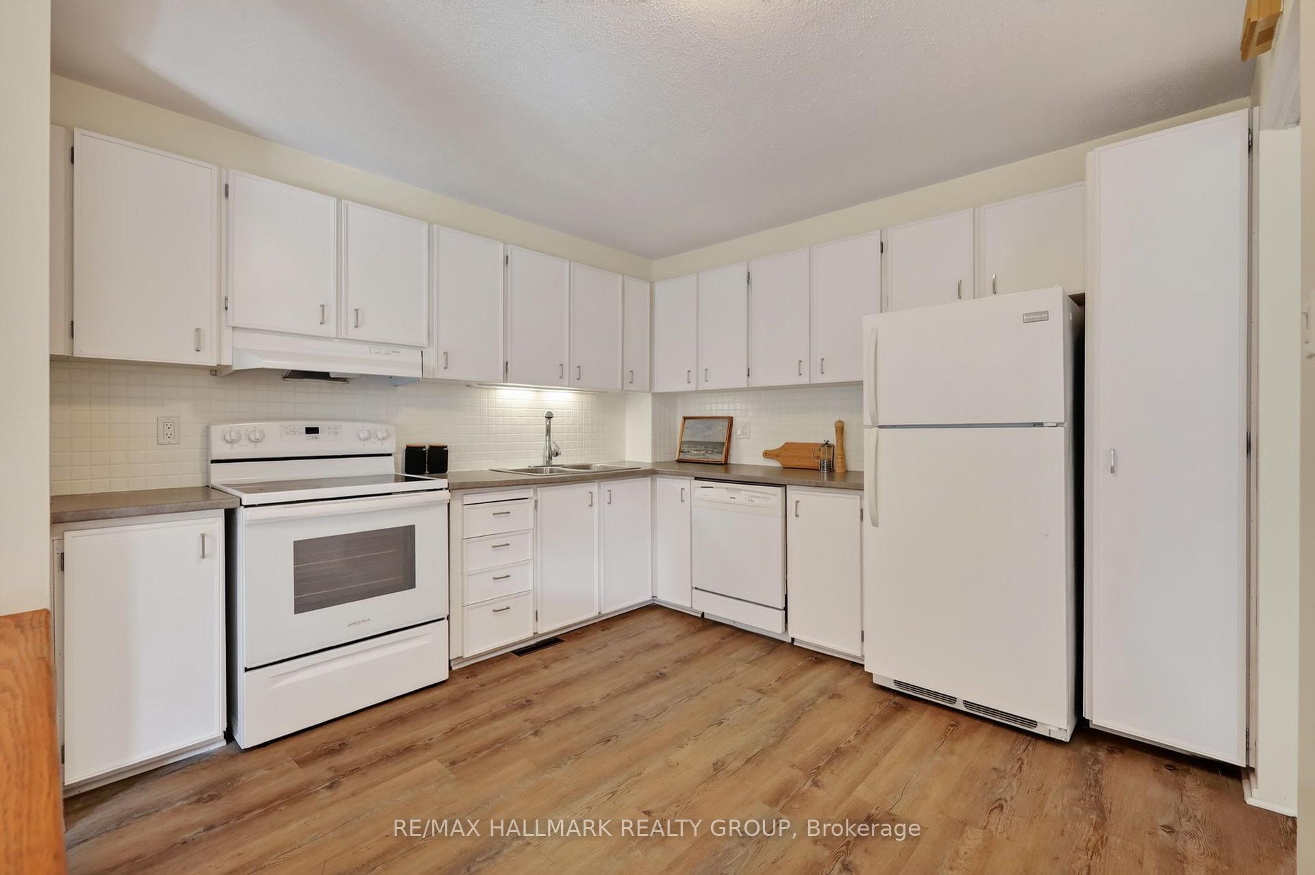 Photo 16 of 1086 Barwell Avenue, Ottawa, Fairfield Heights — HOMEH