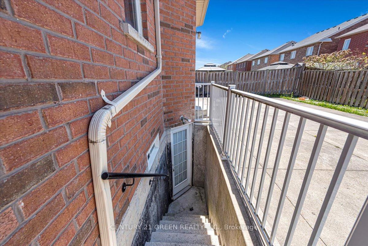 Photo 38 of 7 Accent Circle, Brampton, Northwest Sandalwood Parkway — HOMEH