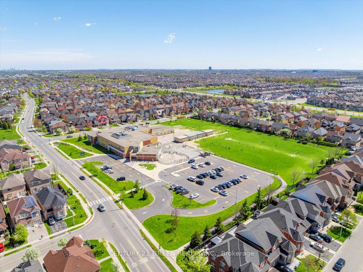 Photo 41 of 7 Accent Circle, Brampton, Northwest Sandalwood Parkway — HOMEH