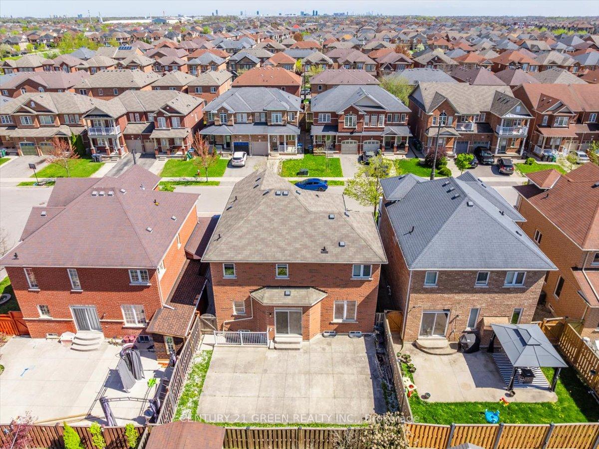 Photo 46 of 7 Accent Circle, Brampton, Northwest Sandalwood Parkway — HOMEH