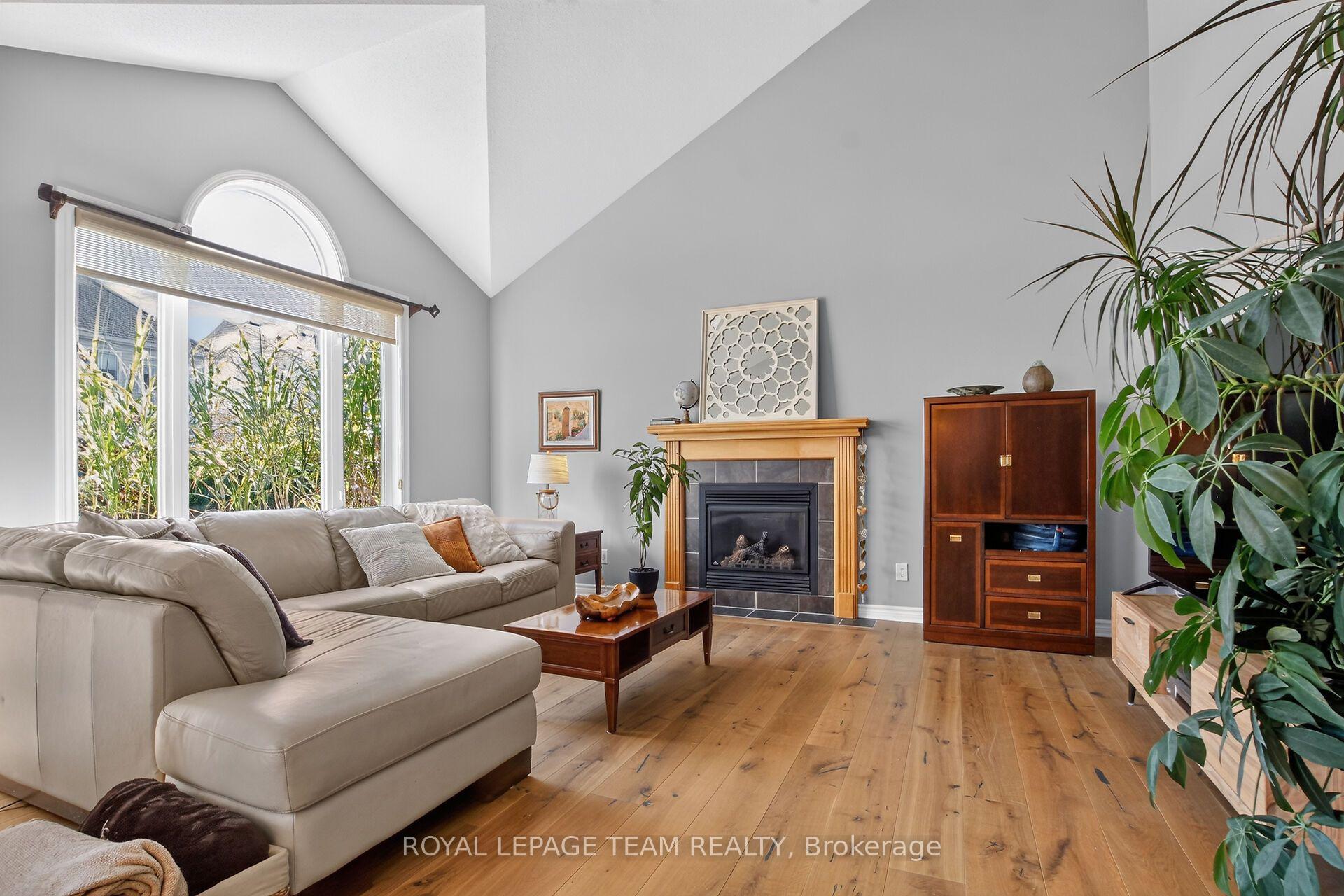 Photo 4 of 127 Coyote Crescent, Ottawa, Stittsville (South) — HOMEH