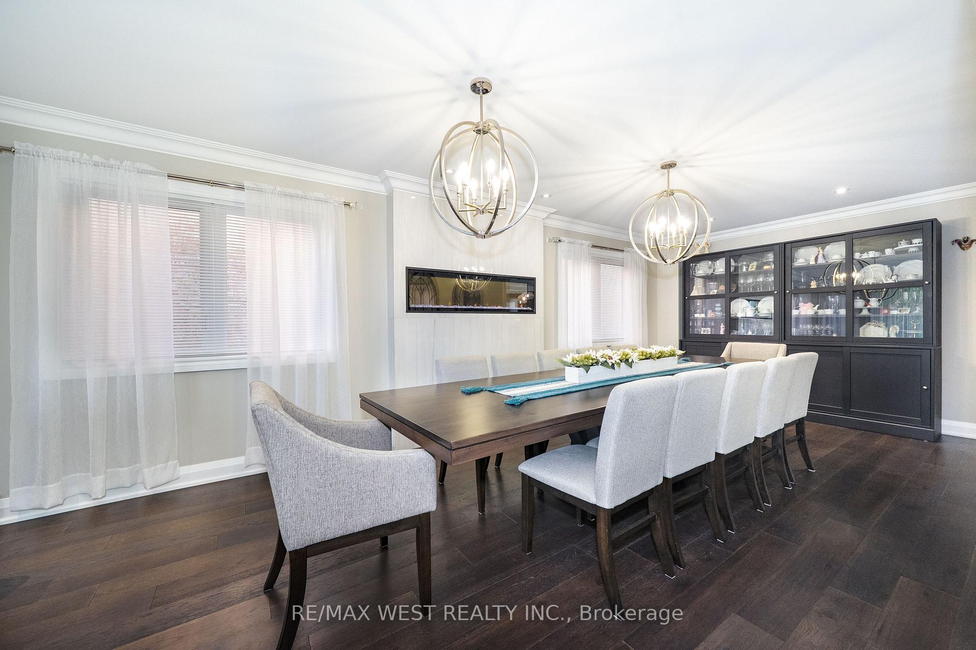 Photo 4 of 98 Arrowhead Drive, Vaughan, East Woodbridge — HOMEH