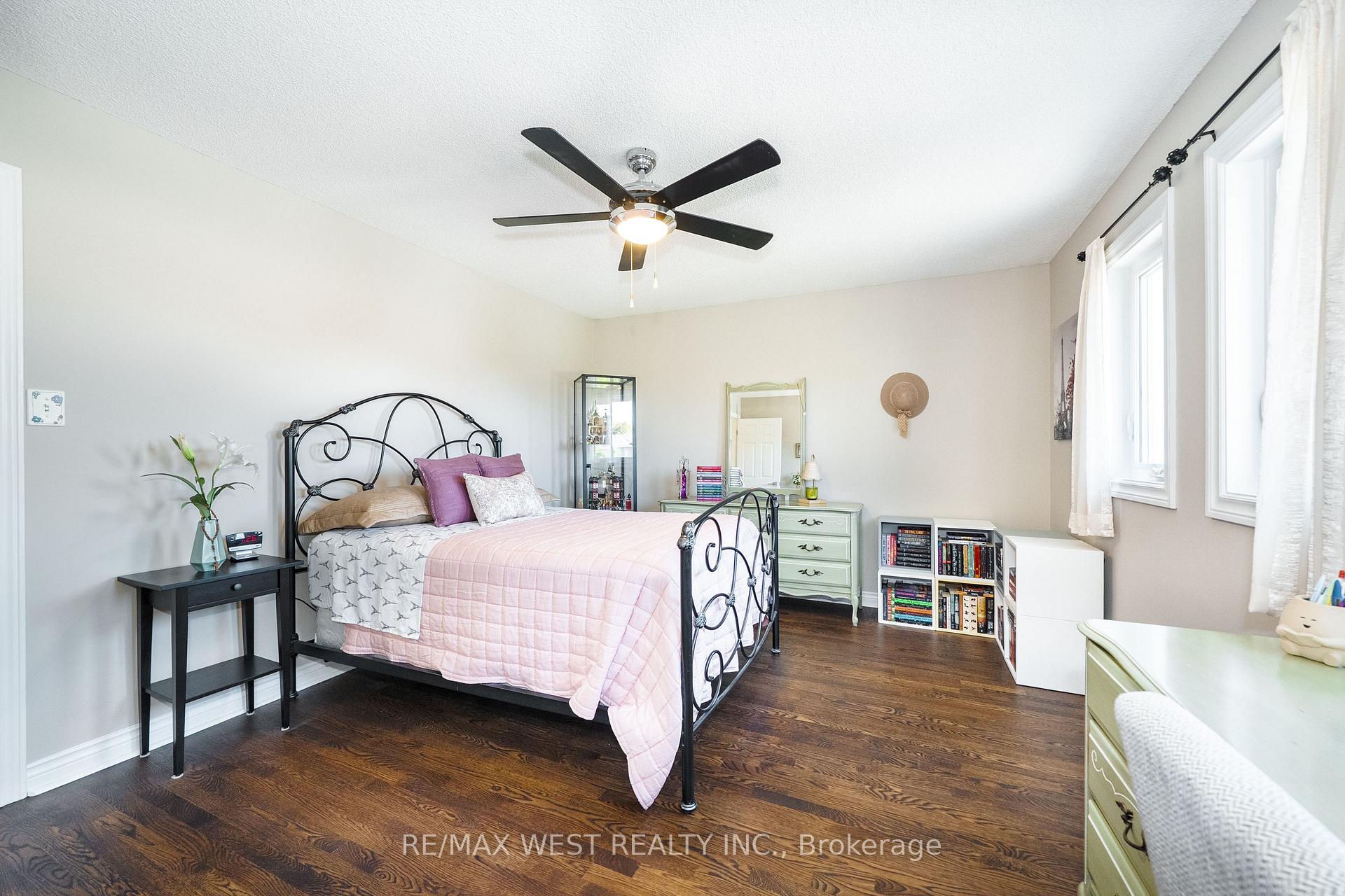 Photo 13 of 98 Arrowhead Drive, Vaughan, East Woodbridge — HOMEH