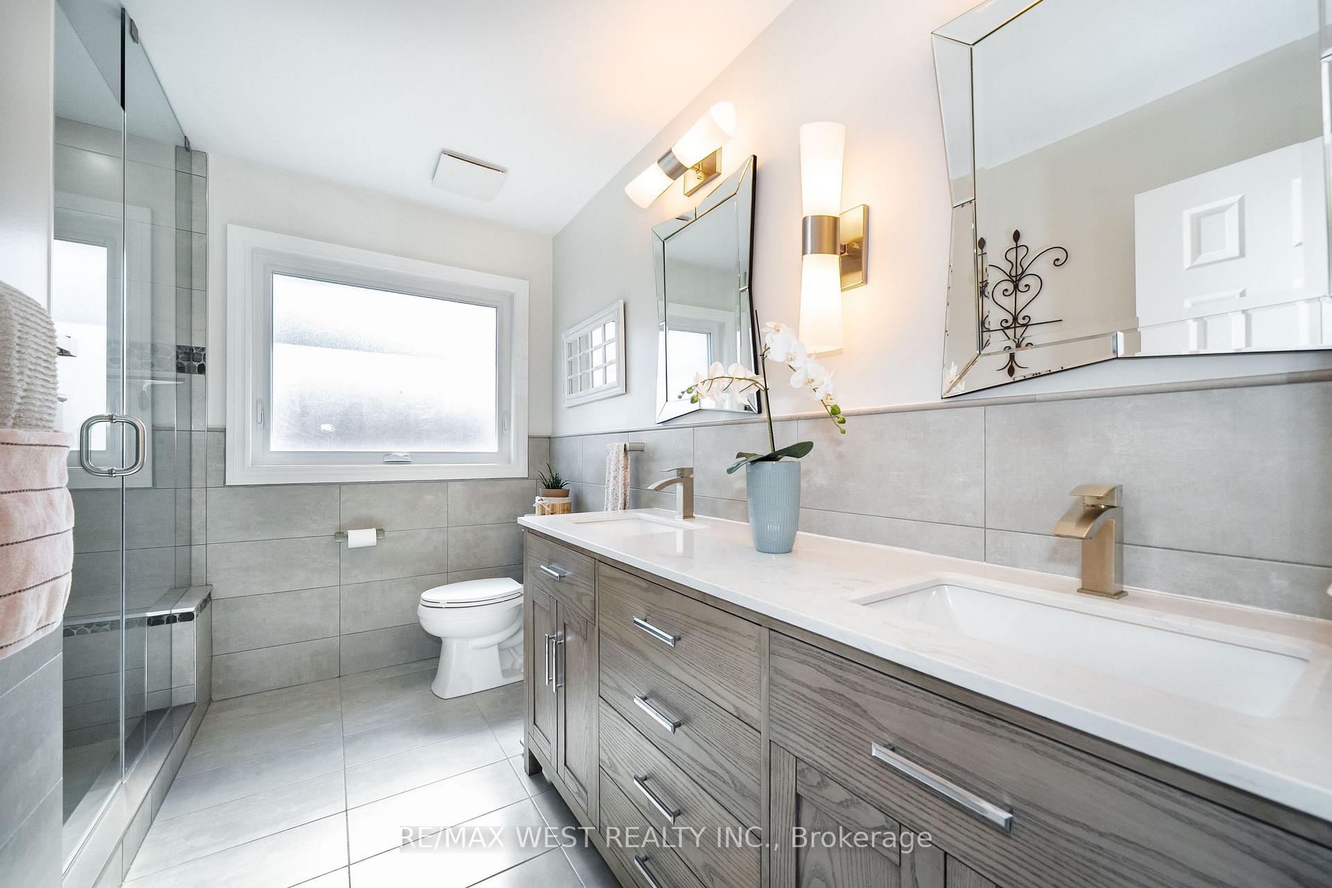 Photo 14 of 98 Arrowhead Drive, Vaughan, East Woodbridge — HOMEH
