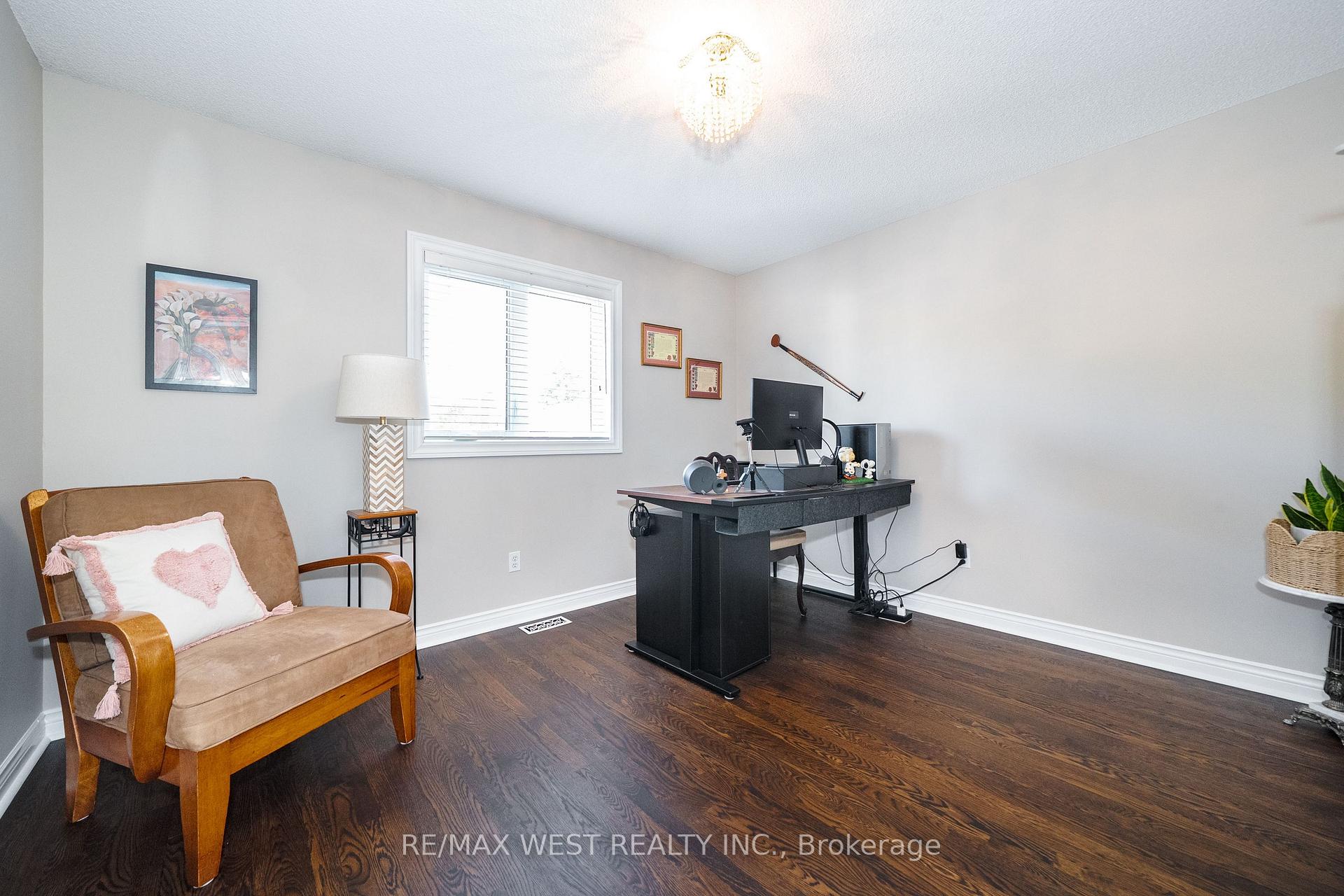 Photo 16 of 98 Arrowhead Drive, Vaughan, East Woodbridge — HOMEH