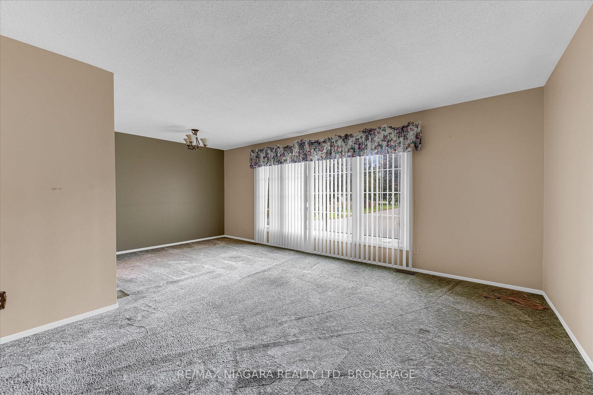 Photo 3 of 120 Elma Street, St. Catharines, Lakeport — HOMEH