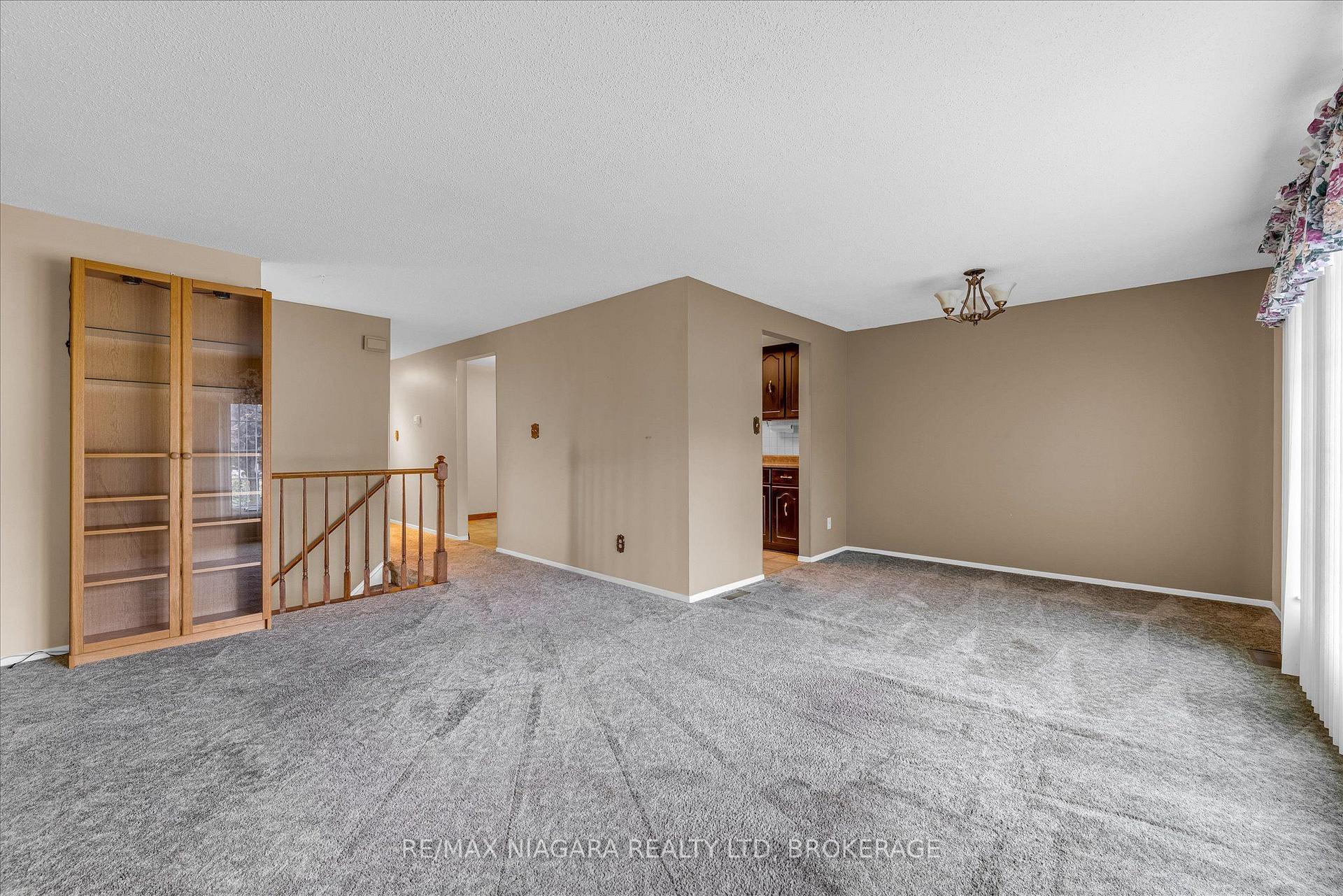 Photo 5 of 120 Elma Street, St. Catharines, Lakeport — HOMEH
