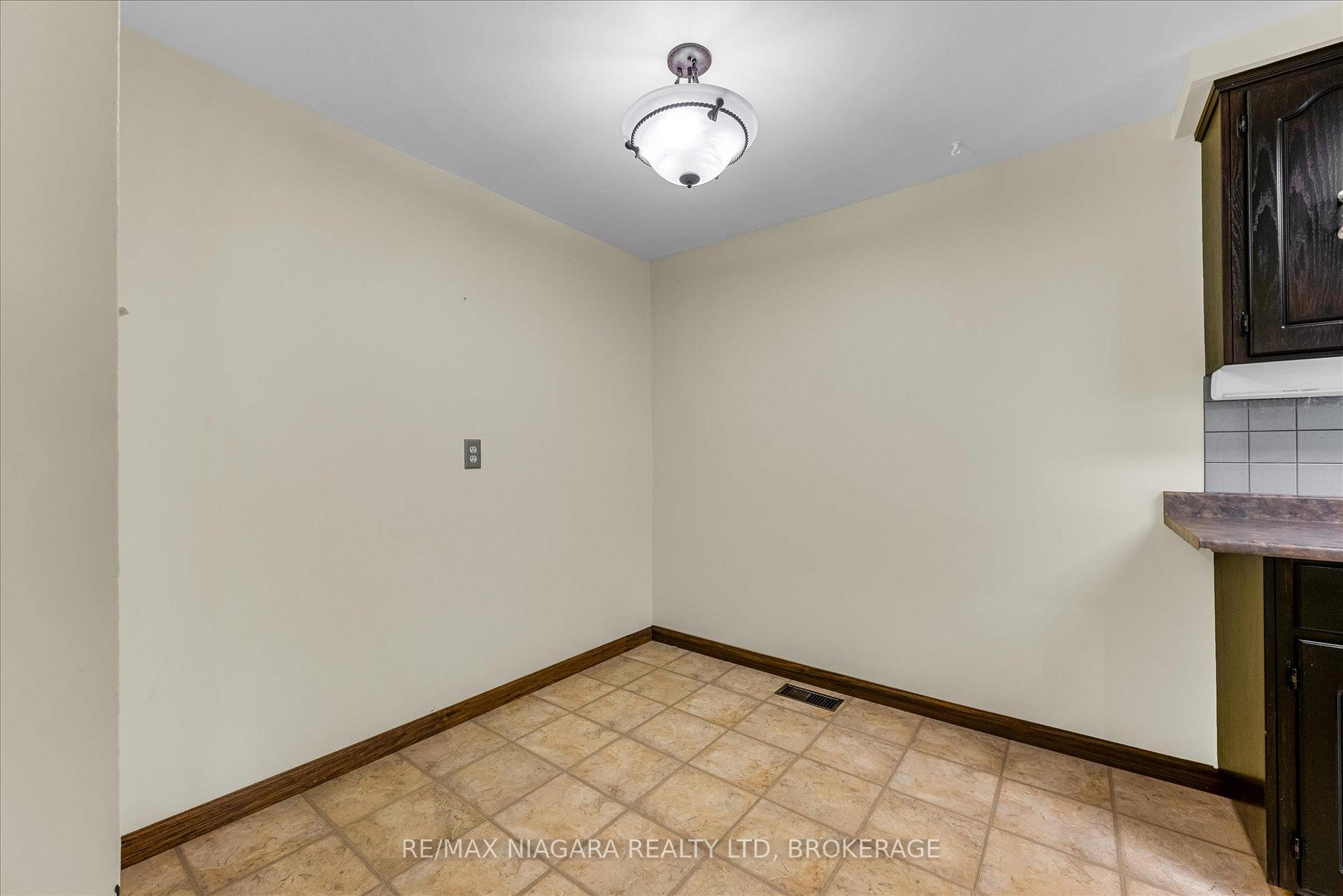 Photo 9 of 120 Elma Street, St. Catharines, Lakeport — HOMEH