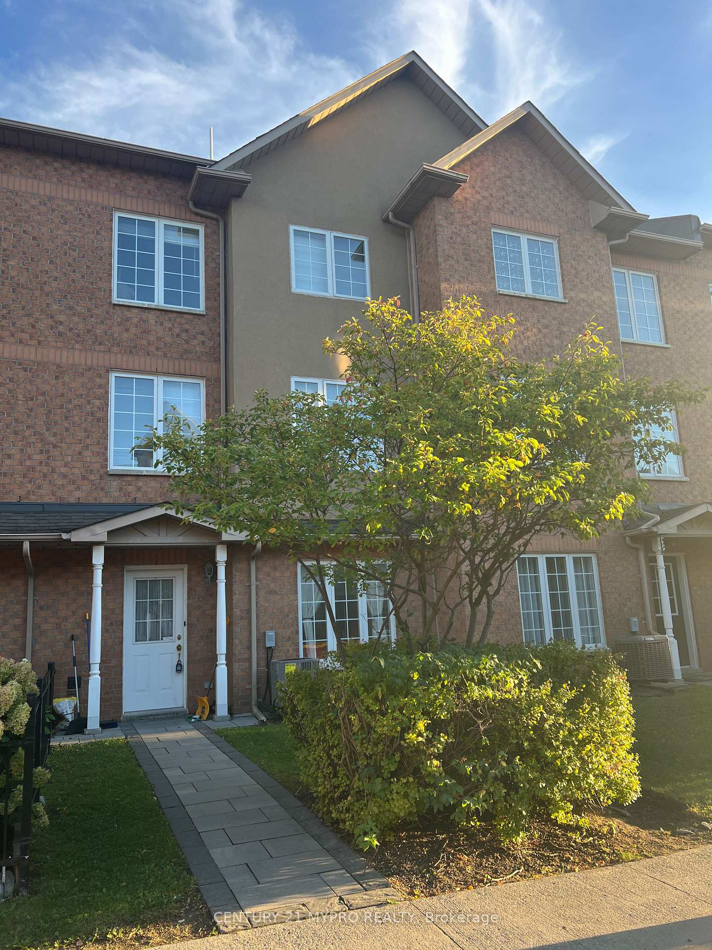 Photo 1 of Unit 10, 15 St Moritz Way, Markham, Unionville — HOMEH