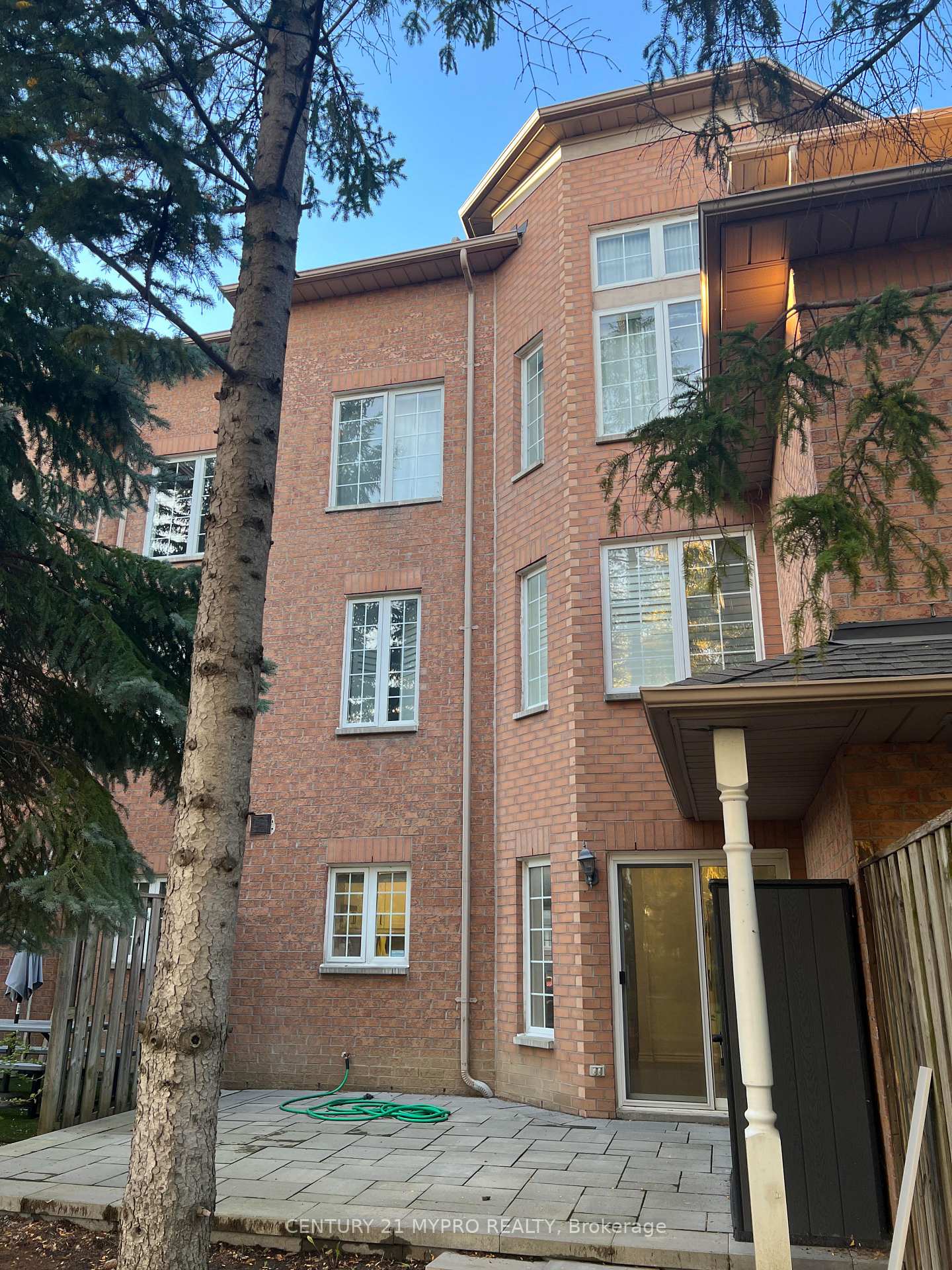 Photo 2 of Unit 10, 15 St Moritz Way, Markham, Unionville — HOMEH