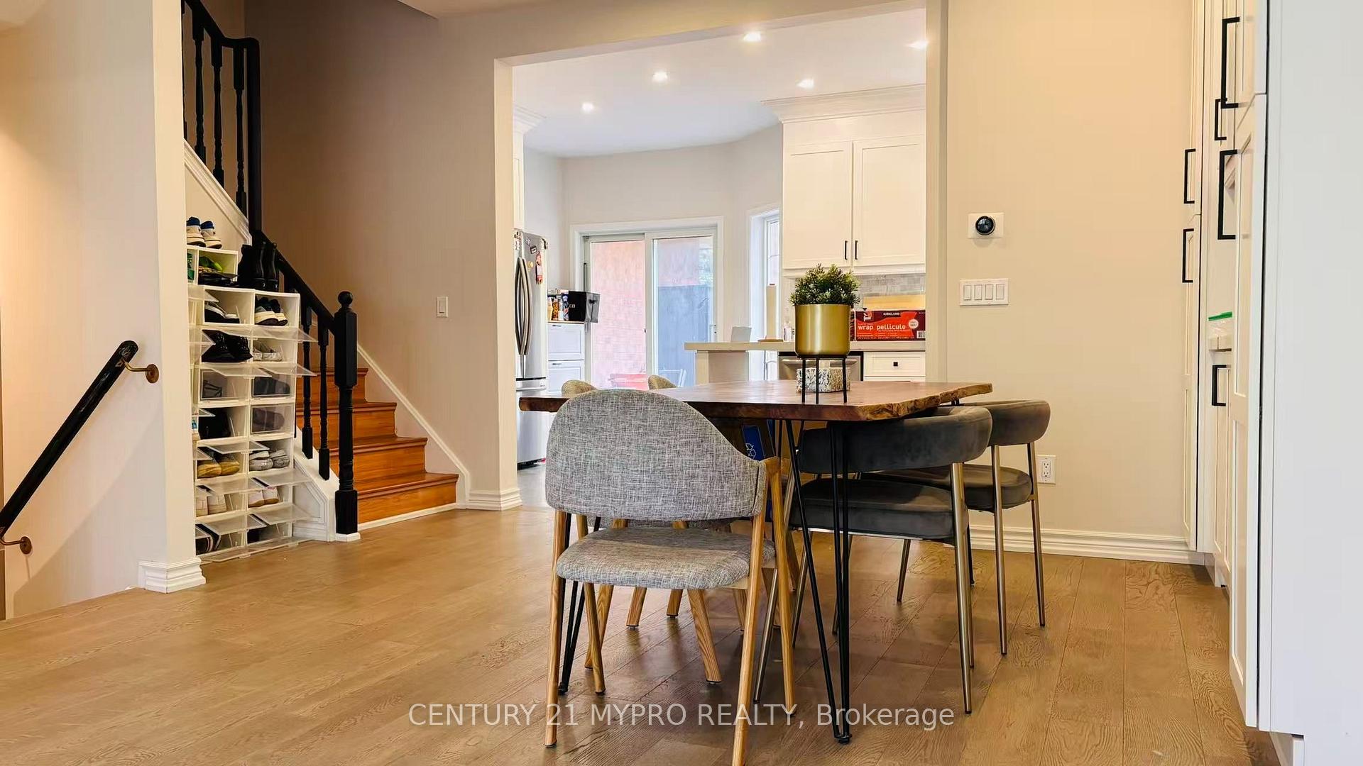 Photo 6 of Unit 10, 15 St Moritz Way, Markham, Unionville — HOMEH
