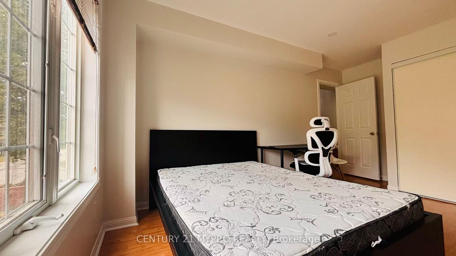 Photo 10 of Unit 10, 15 St Moritz Way, Markham, Unionville — HOMEH