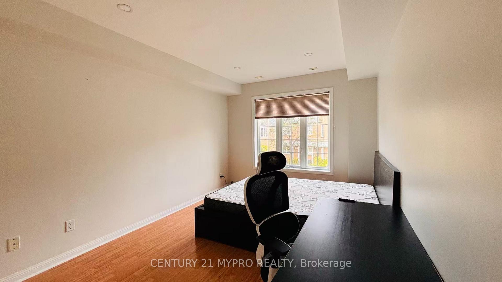 Photo 11 of Unit 10, 15 St Moritz Way, Markham, Unionville — HOMEH