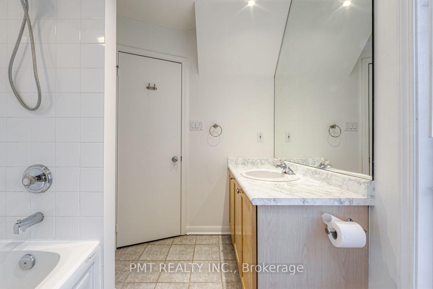 Photo 21 of Unit 23, 11 Niagara Street, Toronto, Waterfront Communities — HOMEH