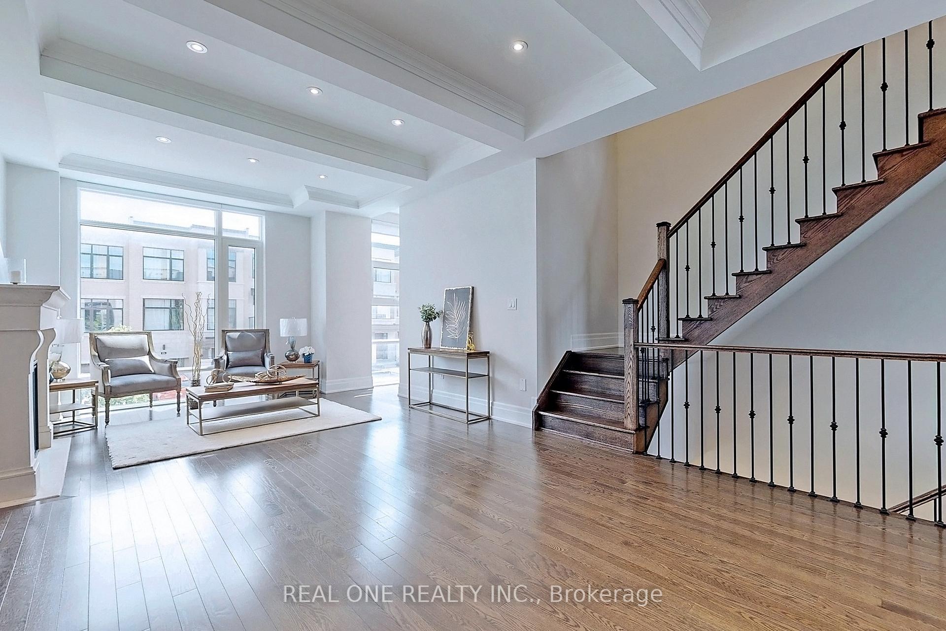 Photo 5 of 107 Carrville Woods Circle, Vaughan, Patterson — HOMEH