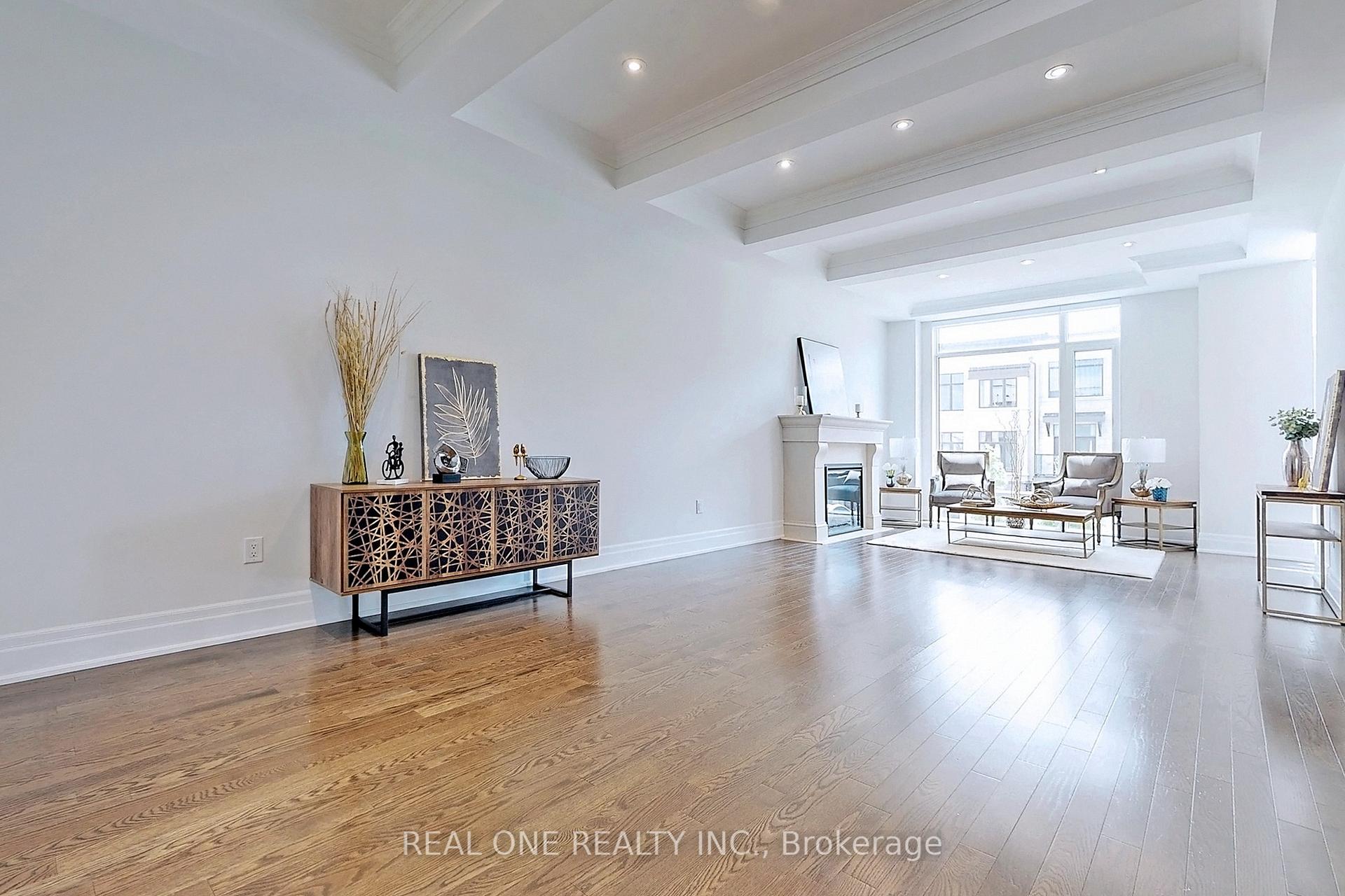 Photo 6 of 107 Carrville Woods Circle, Vaughan, Patterson — HOMEH