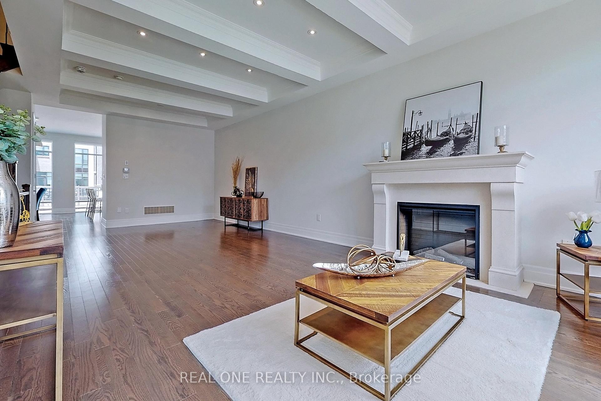 Photo 12 of 107 Carrville Woods Circle, Vaughan, Patterson — HOMEH