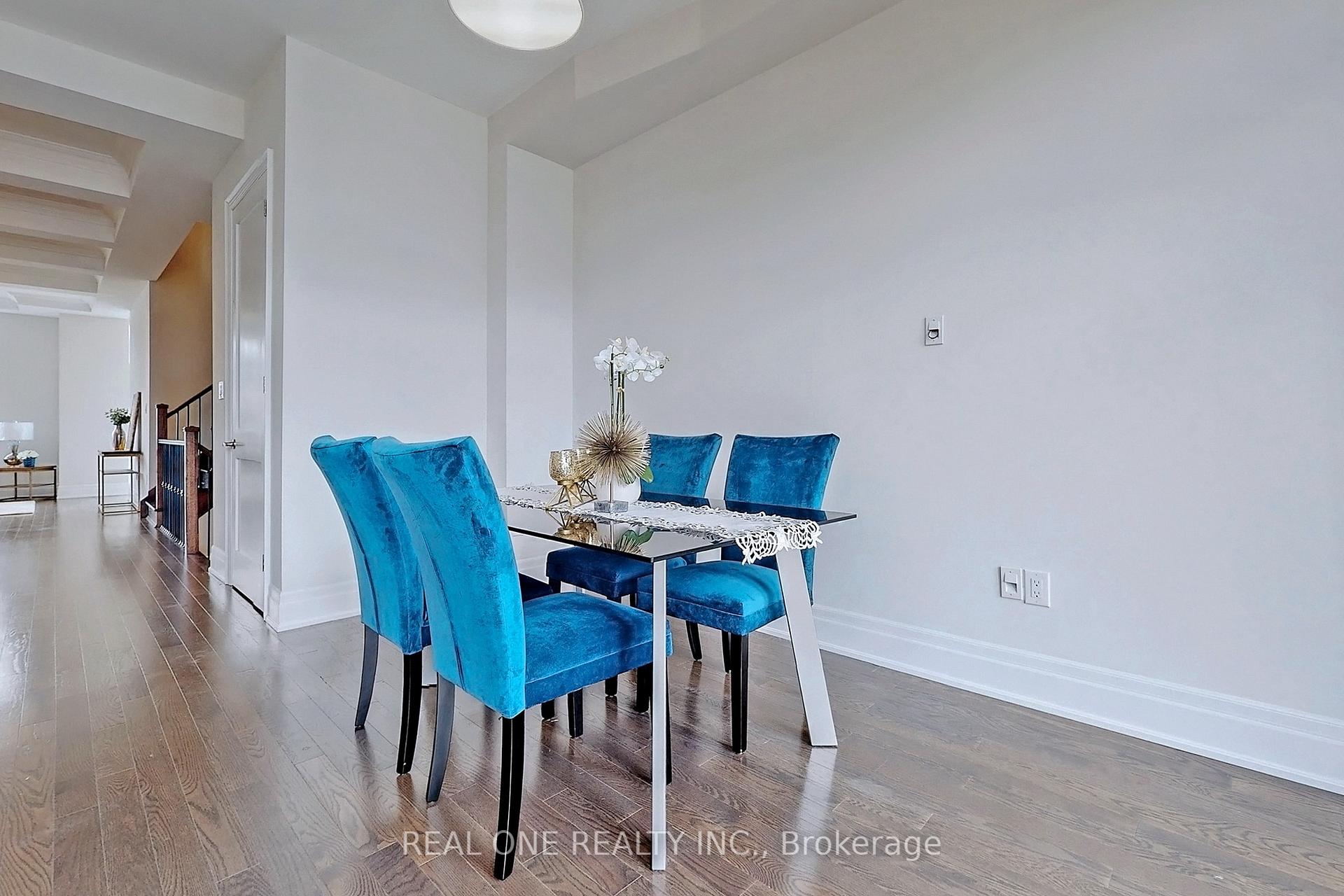 Photo 14 of 107 Carrville Woods Circle, Vaughan, Patterson — HOMEH