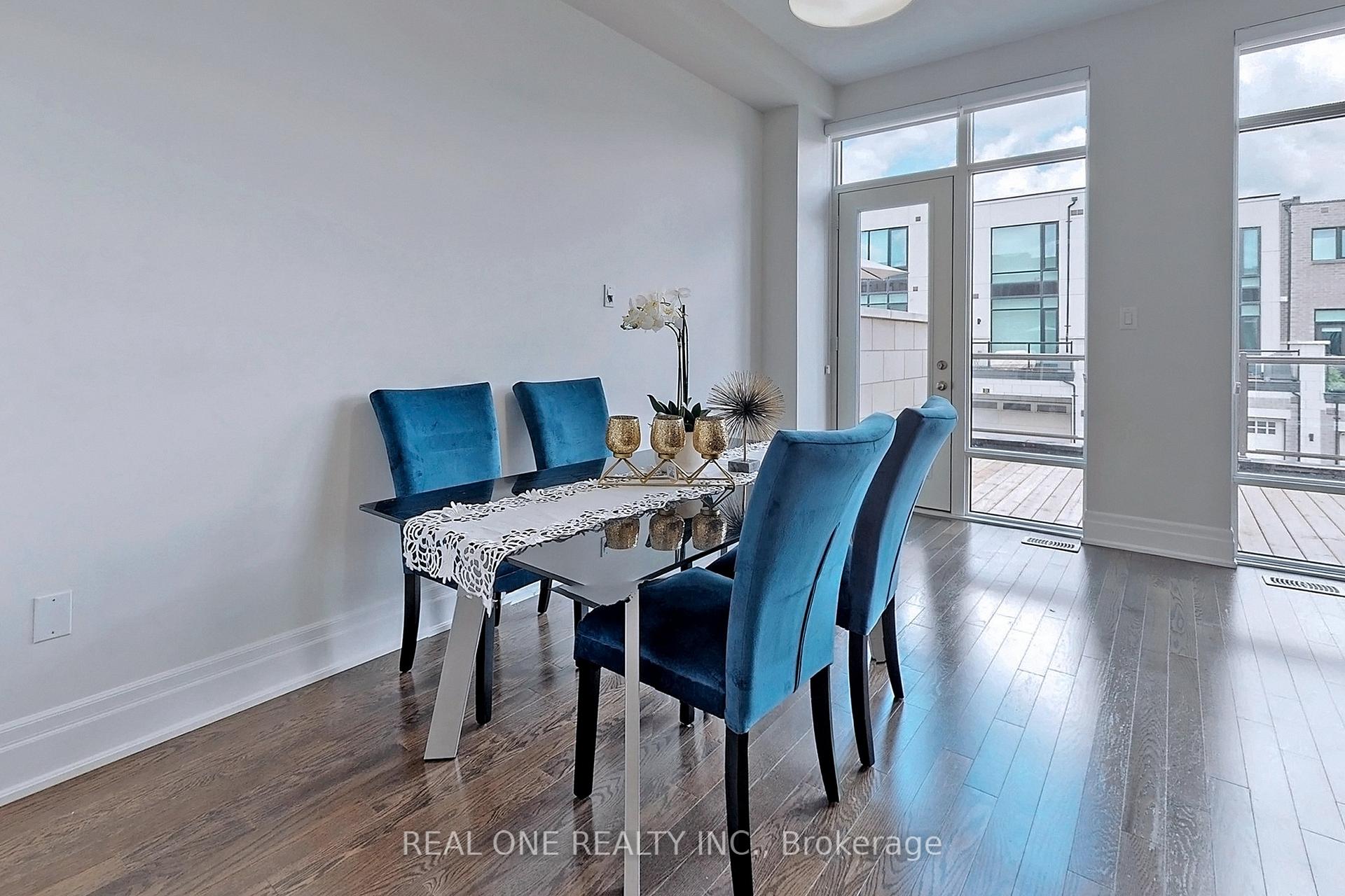 Photo 15 of 107 Carrville Woods Circle, Vaughan, Patterson — HOMEH