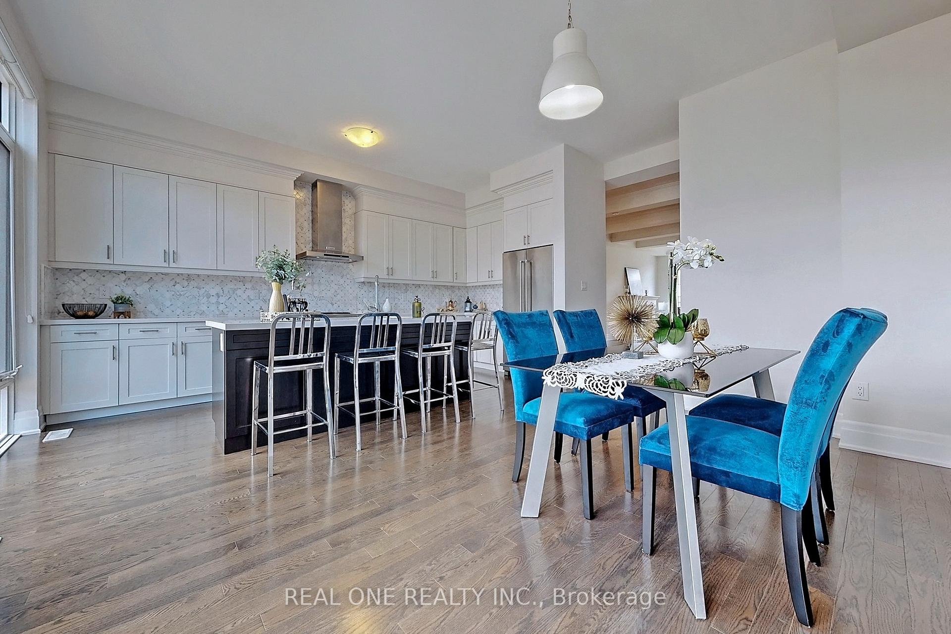 Photo 16 of 107 Carrville Woods Circle, Vaughan, Patterson — HOMEH