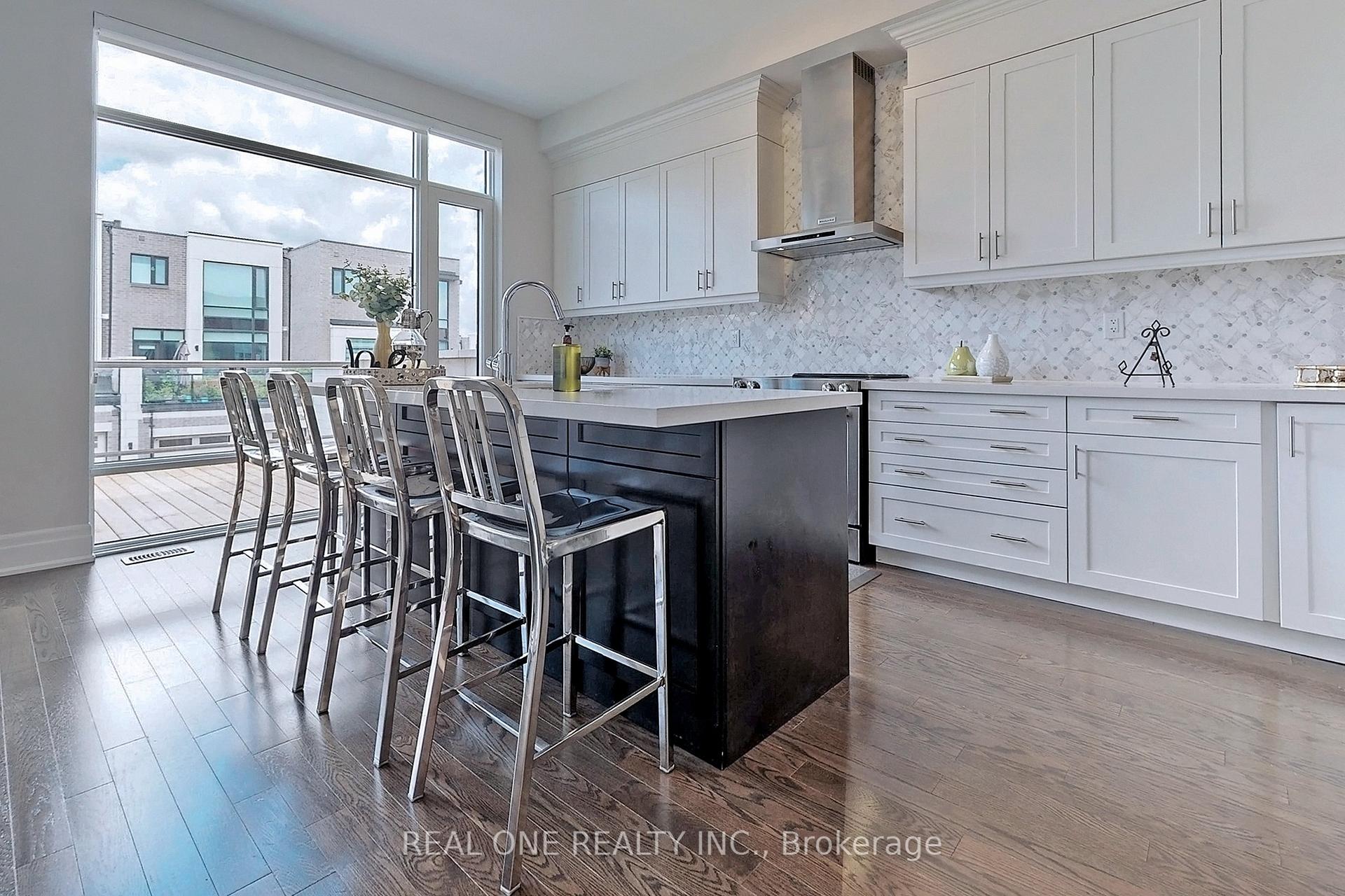 Photo 18 of 107 Carrville Woods Circle, Vaughan, Patterson — HOMEH