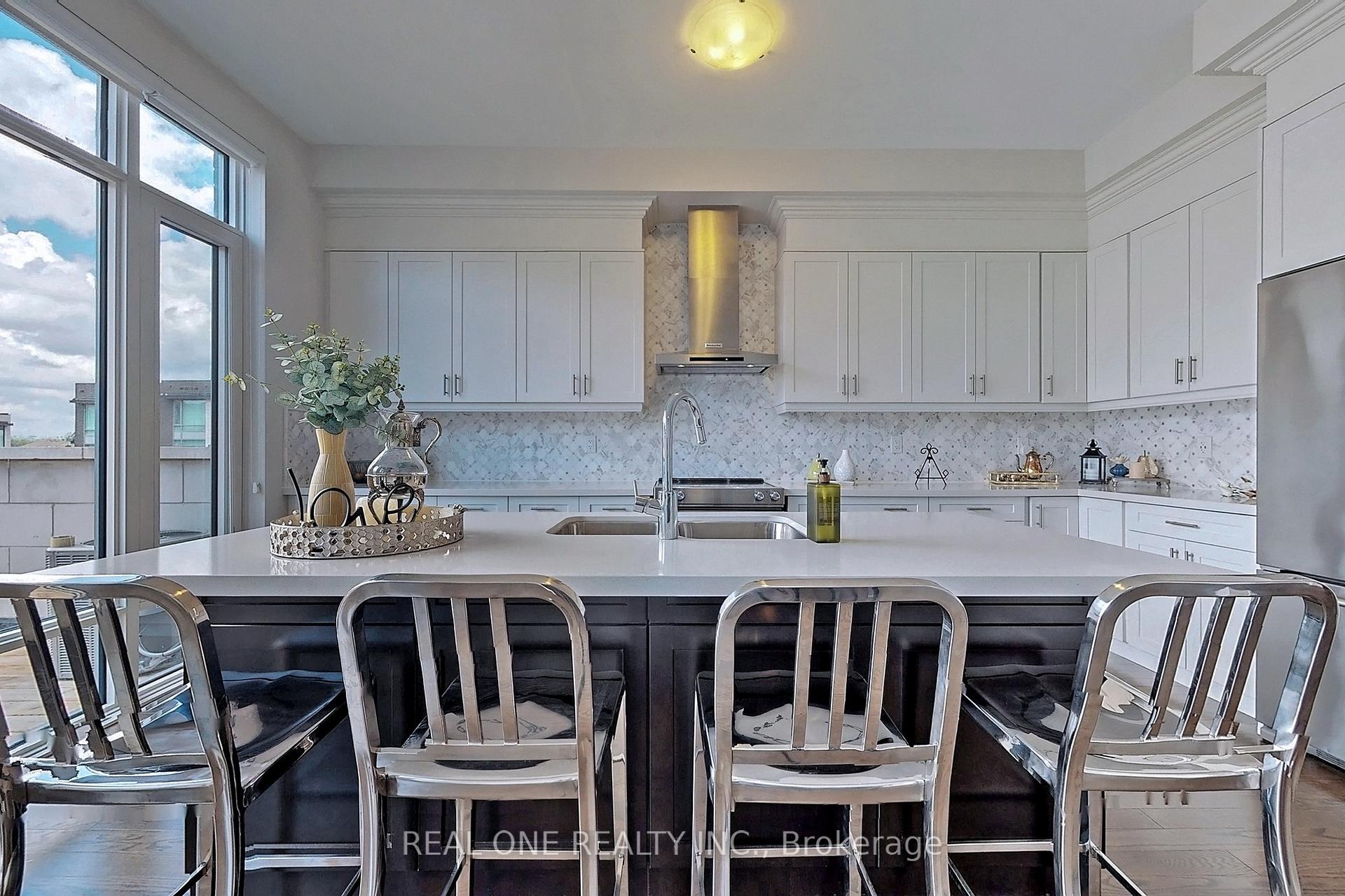 Photo 20 of 107 Carrville Woods Circle, Vaughan, Patterson — HOMEH