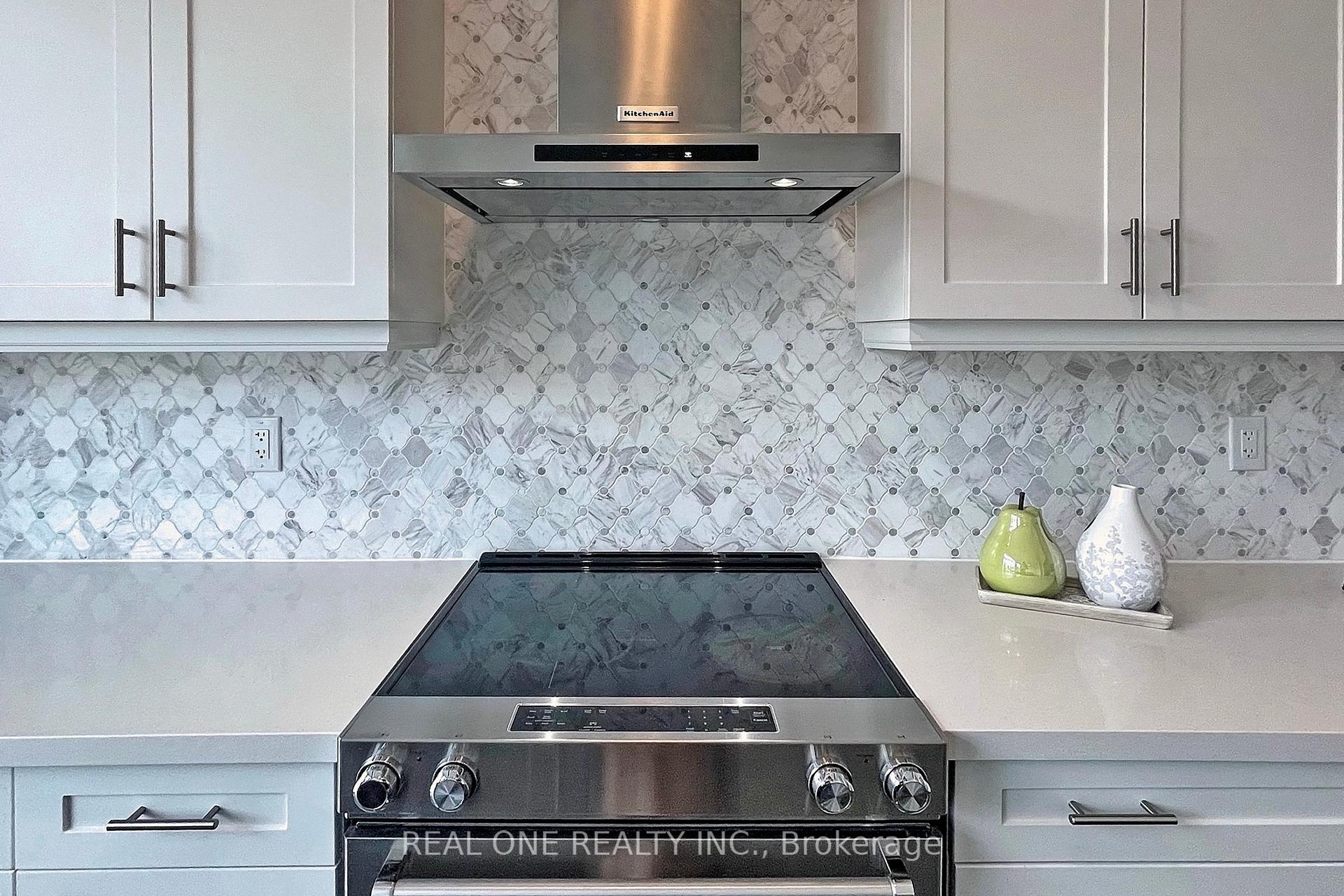 Photo 25 of 107 Carrville Woods Circle, Vaughan, Patterson — HOMEH