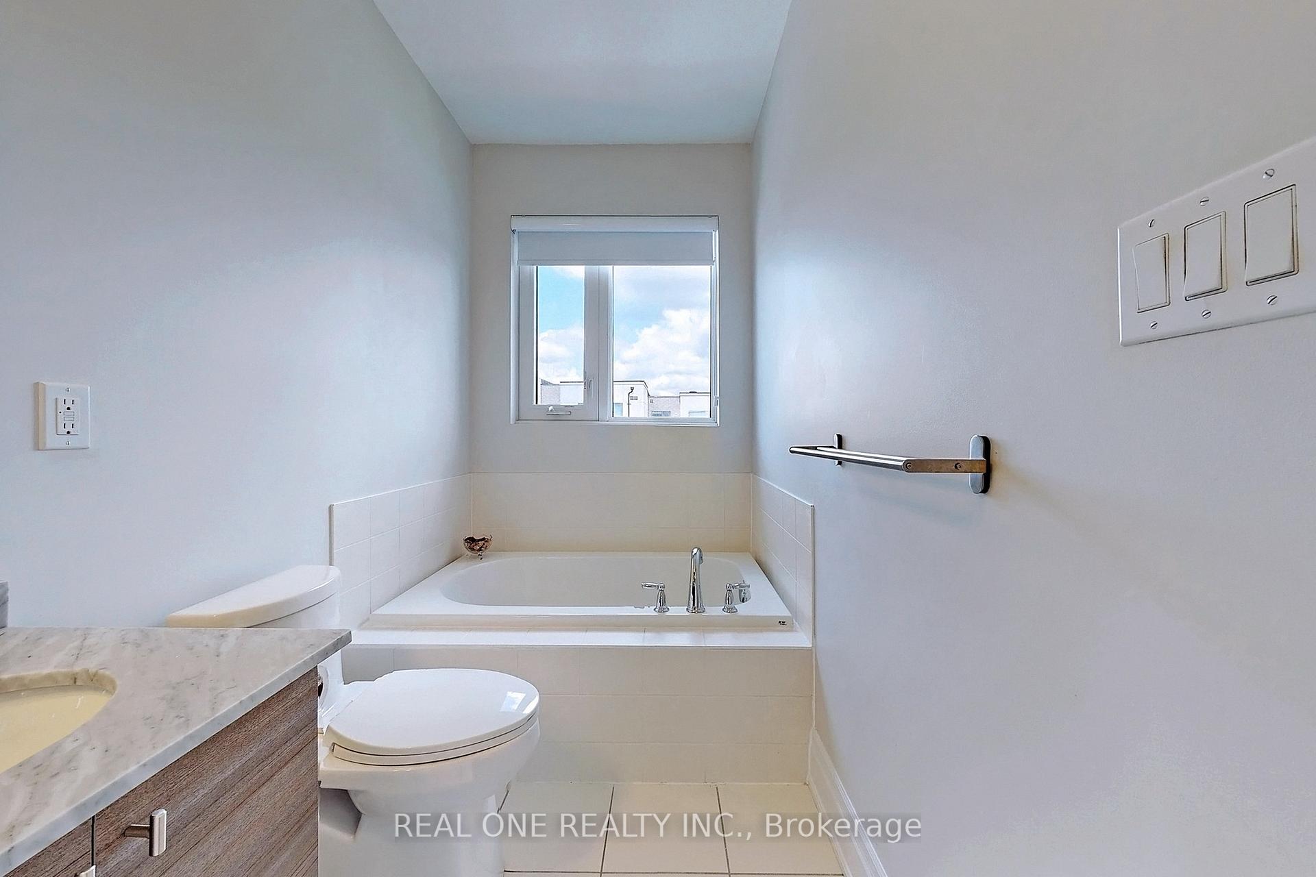 Photo 31 of 107 Carrville Woods Circle, Vaughan, Patterson — HOMEH