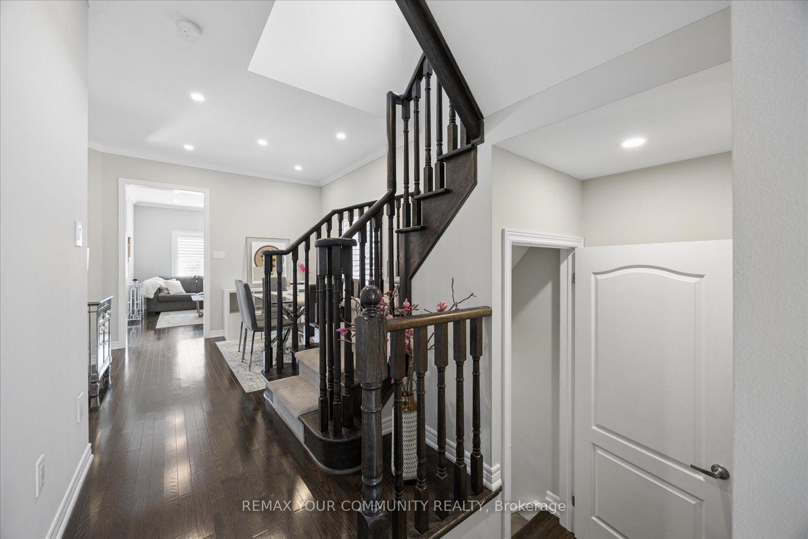Photo 4 of 41 Lauderdale Drive, Vaughan, Patterson — HOMEH