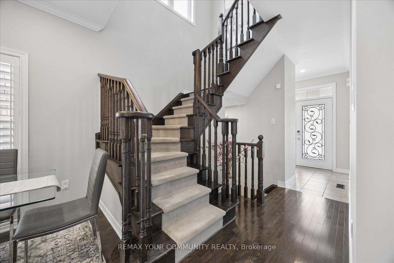 Photo 5 of 41 Lauderdale Drive, Vaughan, Patterson — HOMEH