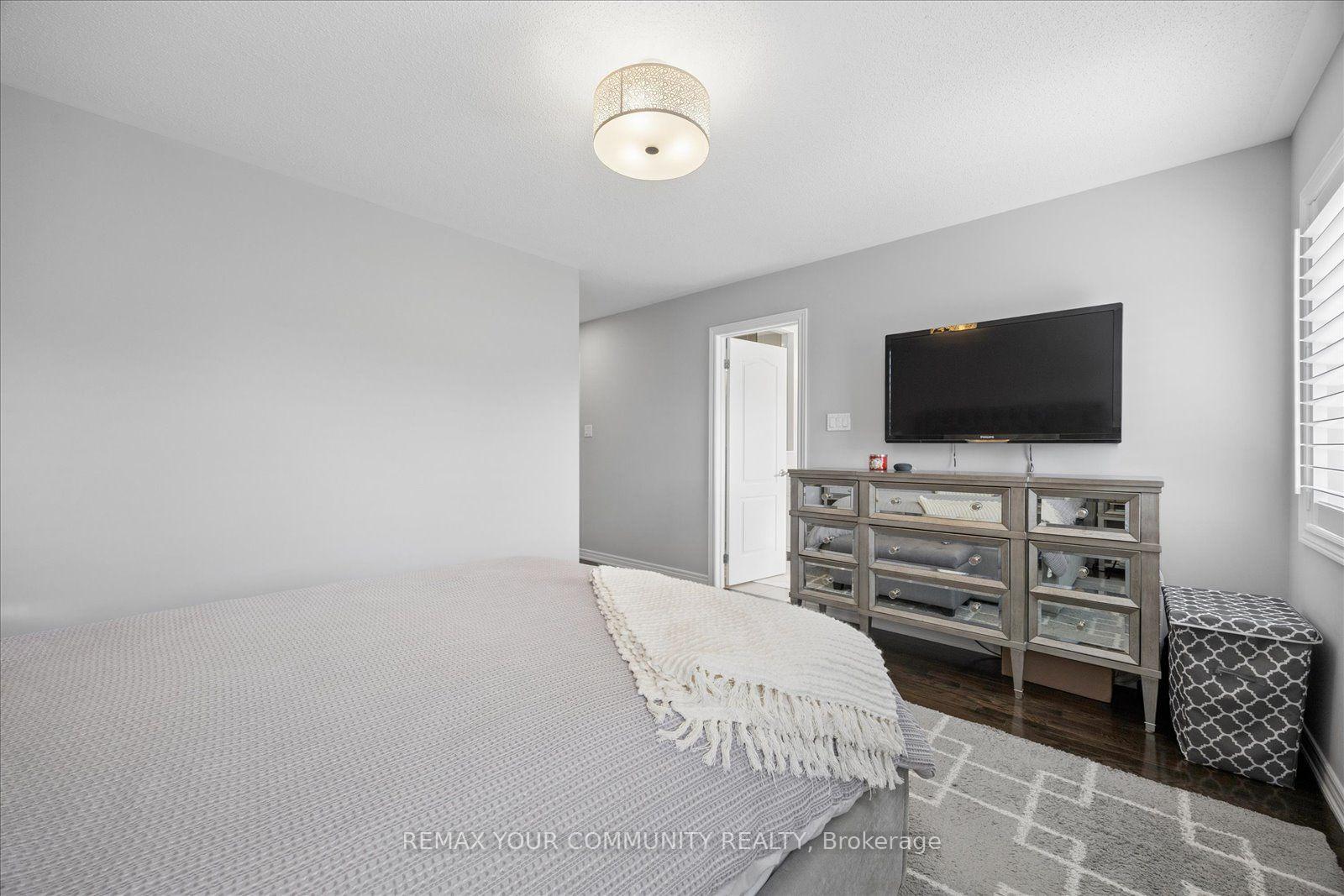 Photo 19 of 41 Lauderdale Drive, Vaughan, Patterson — HOMEH