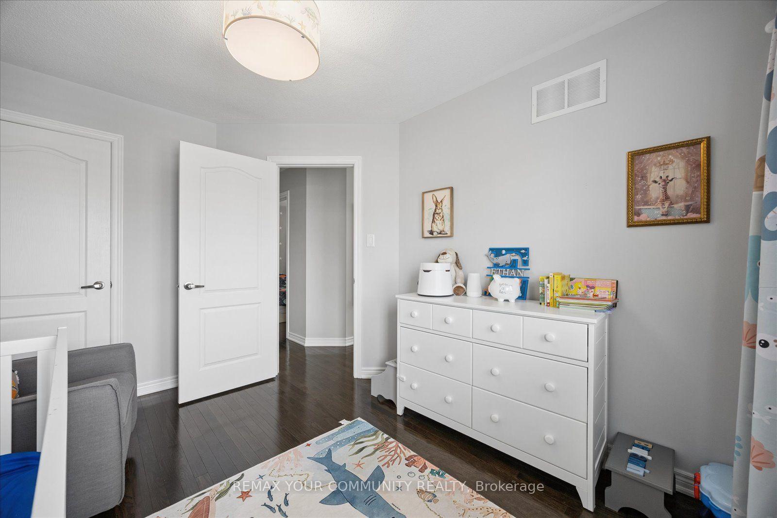 Photo 23 of 41 Lauderdale Drive, Vaughan, Patterson — HOMEH
