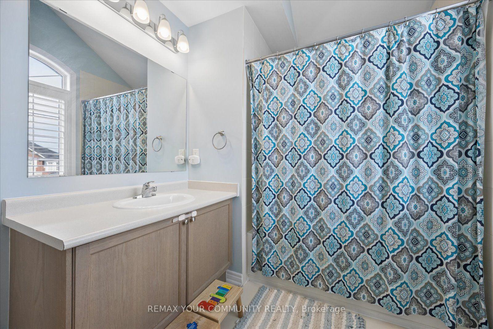 Photo 24 of 41 Lauderdale Drive, Vaughan, Patterson — HOMEH