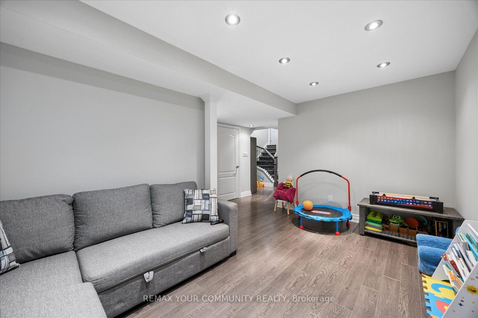 Photo 32 of 41 Lauderdale Drive, Vaughan, Patterson — HOMEH