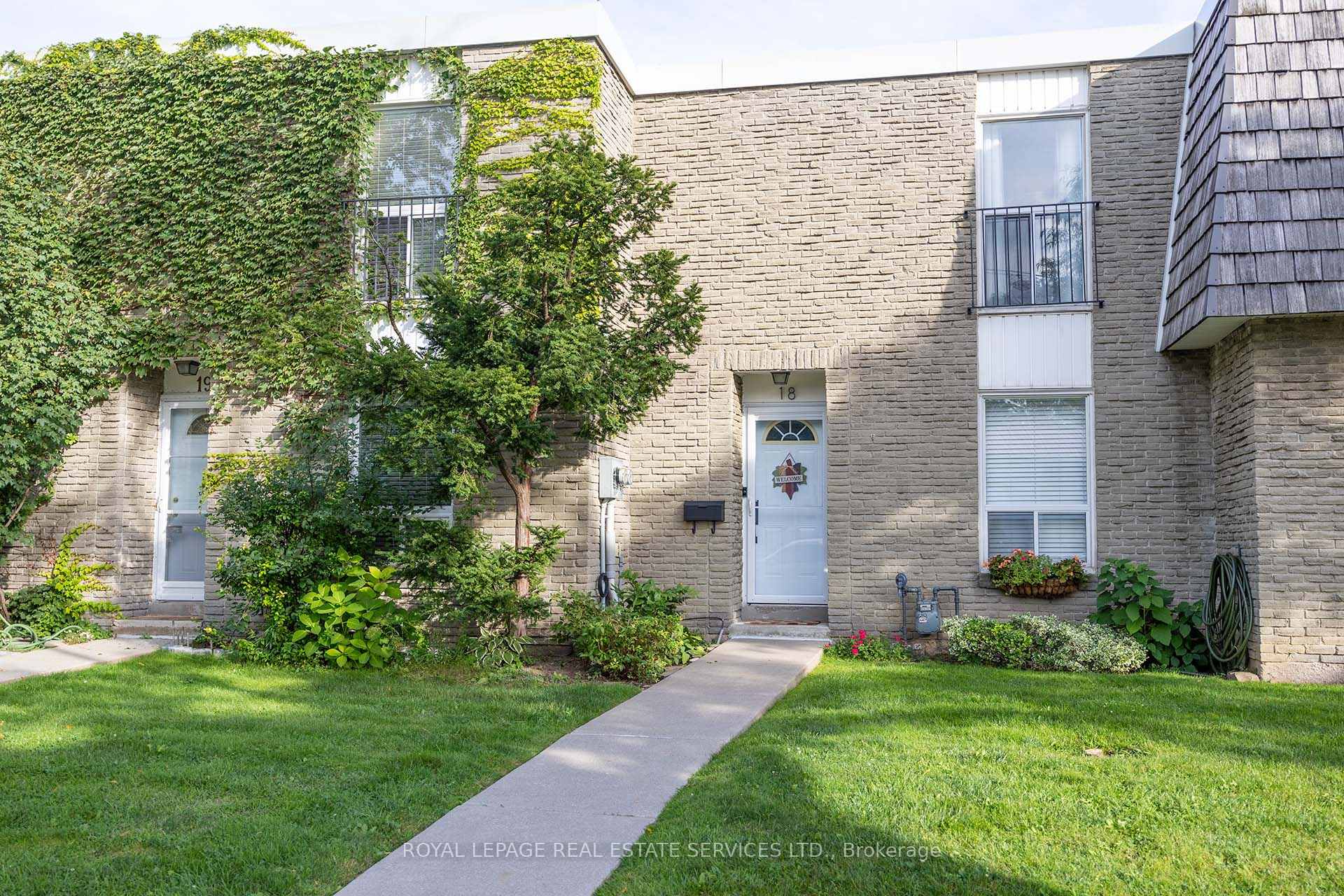 Photo of Unit 18, 71 Old Burnhamthorpe Road
