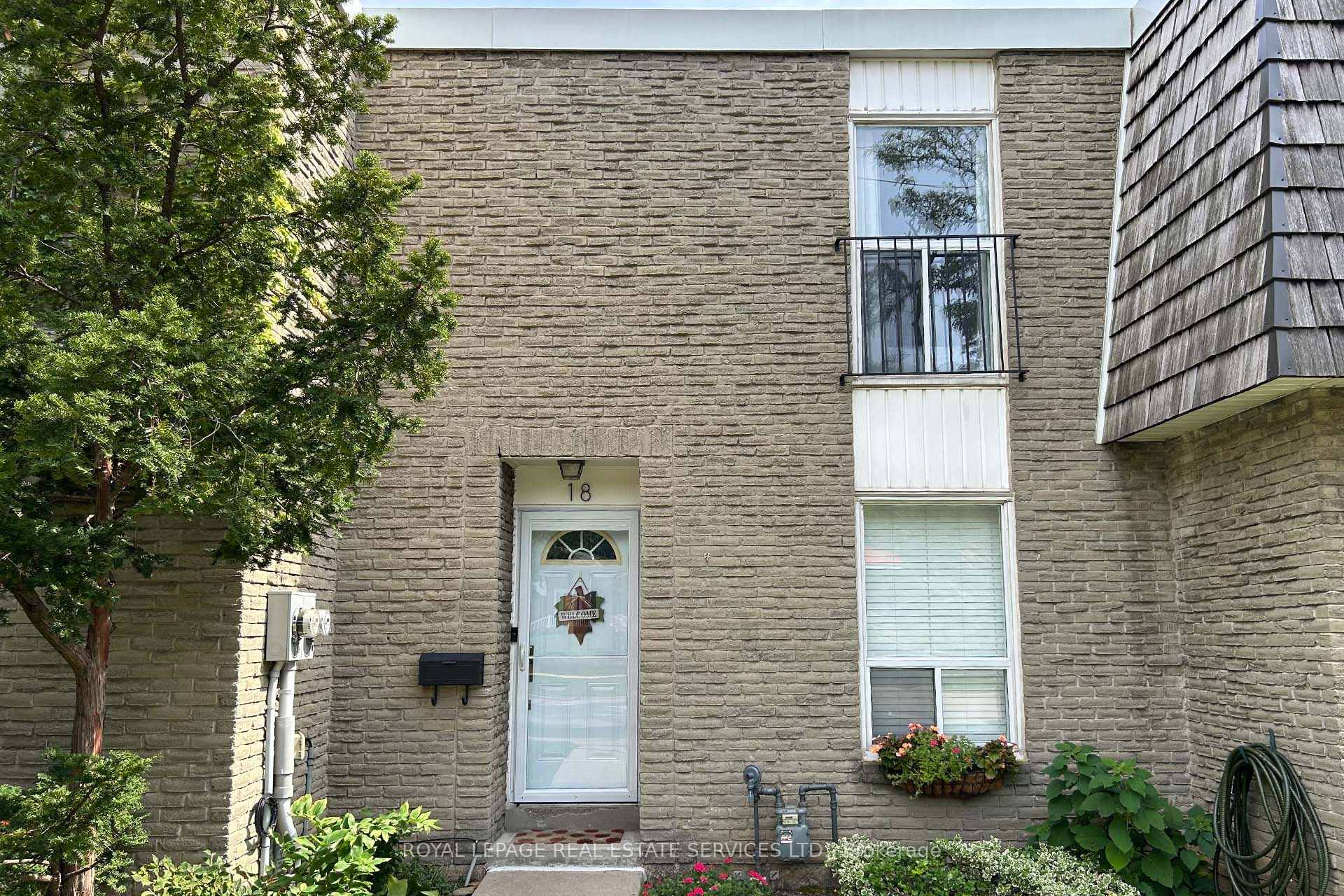 Photo 2 of Unit 18, 71 Old Burnhamthorpe Road, Etobicoke, Markland Wood — HOMEH