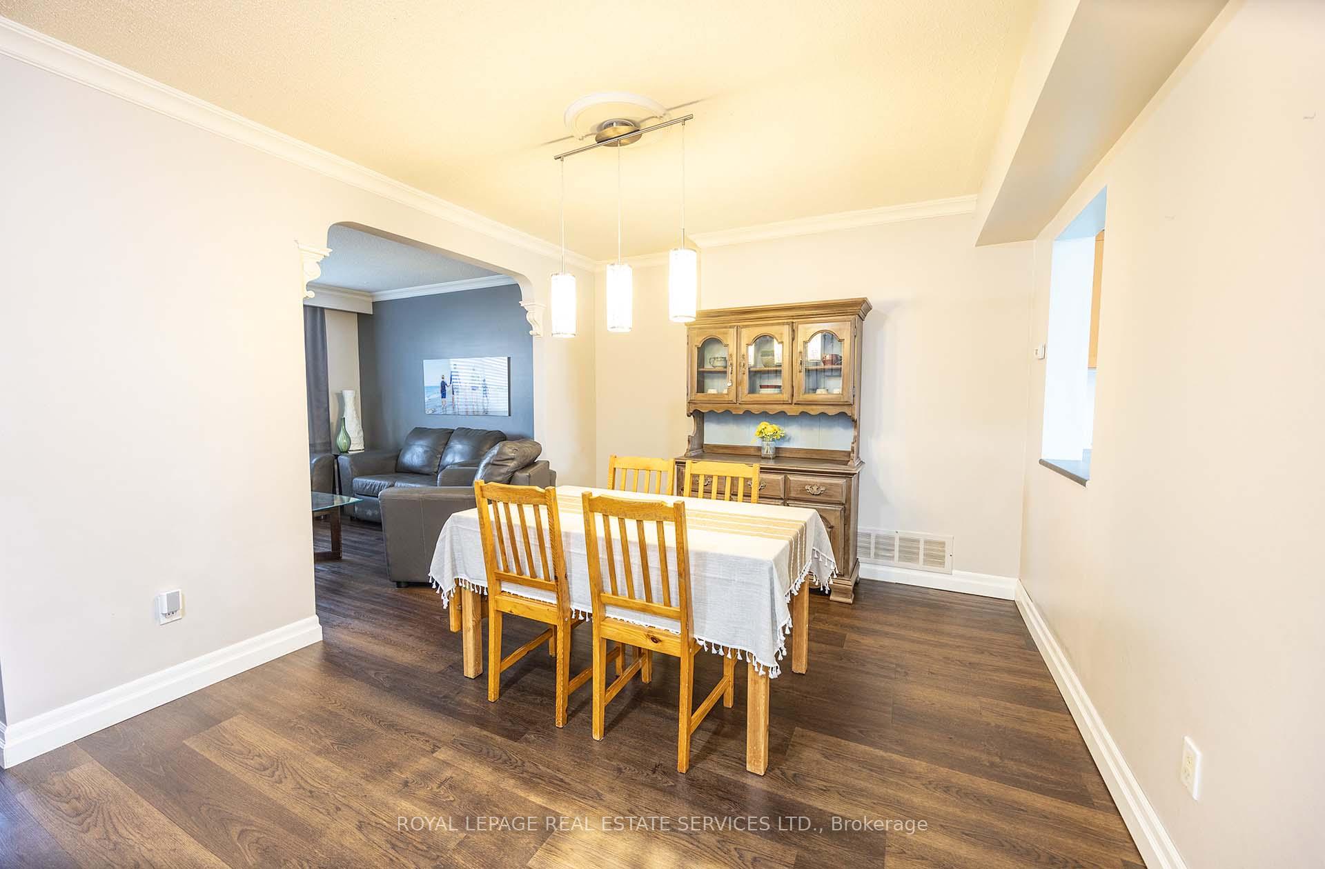 Photo 5 of Unit 18, 71 Old Burnhamthorpe Road, Etobicoke, Markland Wood — HOMEH