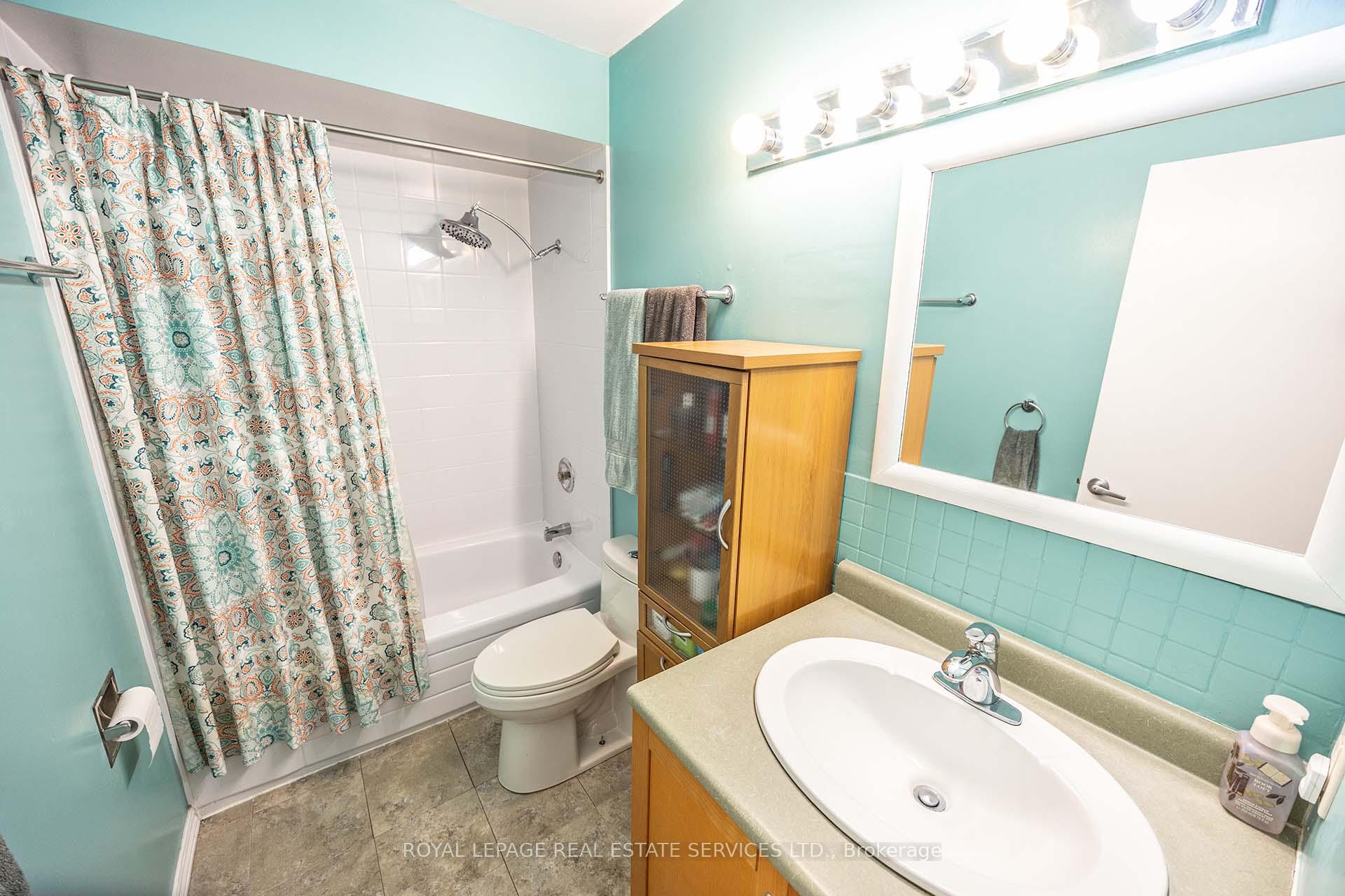 Photo 11 of Unit 18, 71 Old Burnhamthorpe Road, Etobicoke, Markland Wood — HOMEH