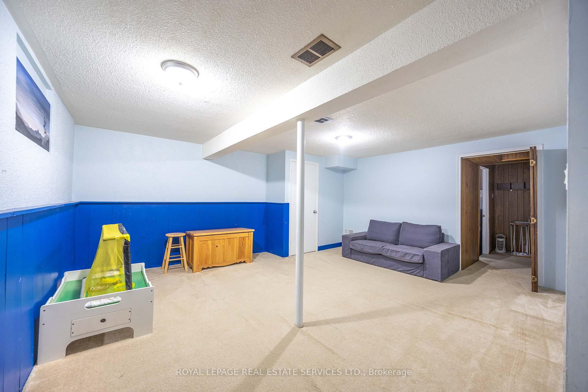 Photo 12 of Unit 18, 71 Old Burnhamthorpe Road, Etobicoke, Markland Wood — HOMEH