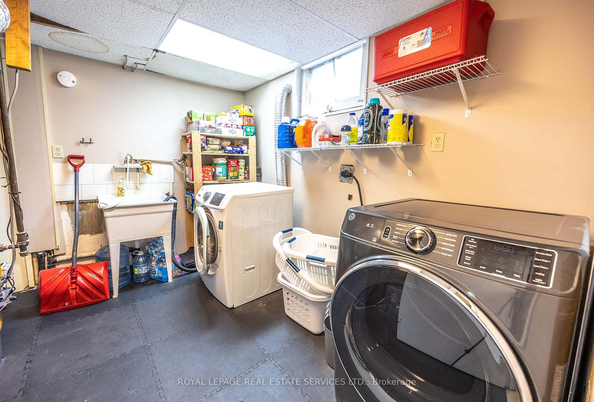 Photo 13 of Unit 18, 71 Old Burnhamthorpe Road, Etobicoke, Markland Wood — HOMEH