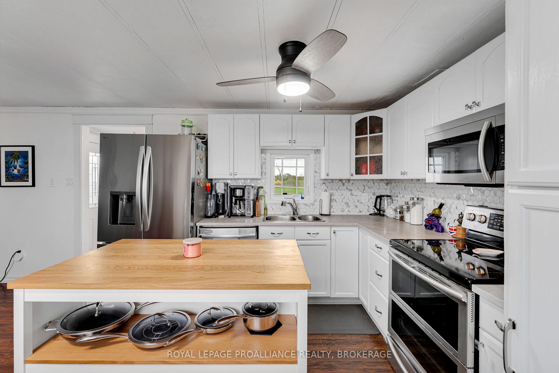 Photo 13 of 26 Kapyong Crescent, Kingston, Kingston East (Incl CFB Kingston) — HOMEH