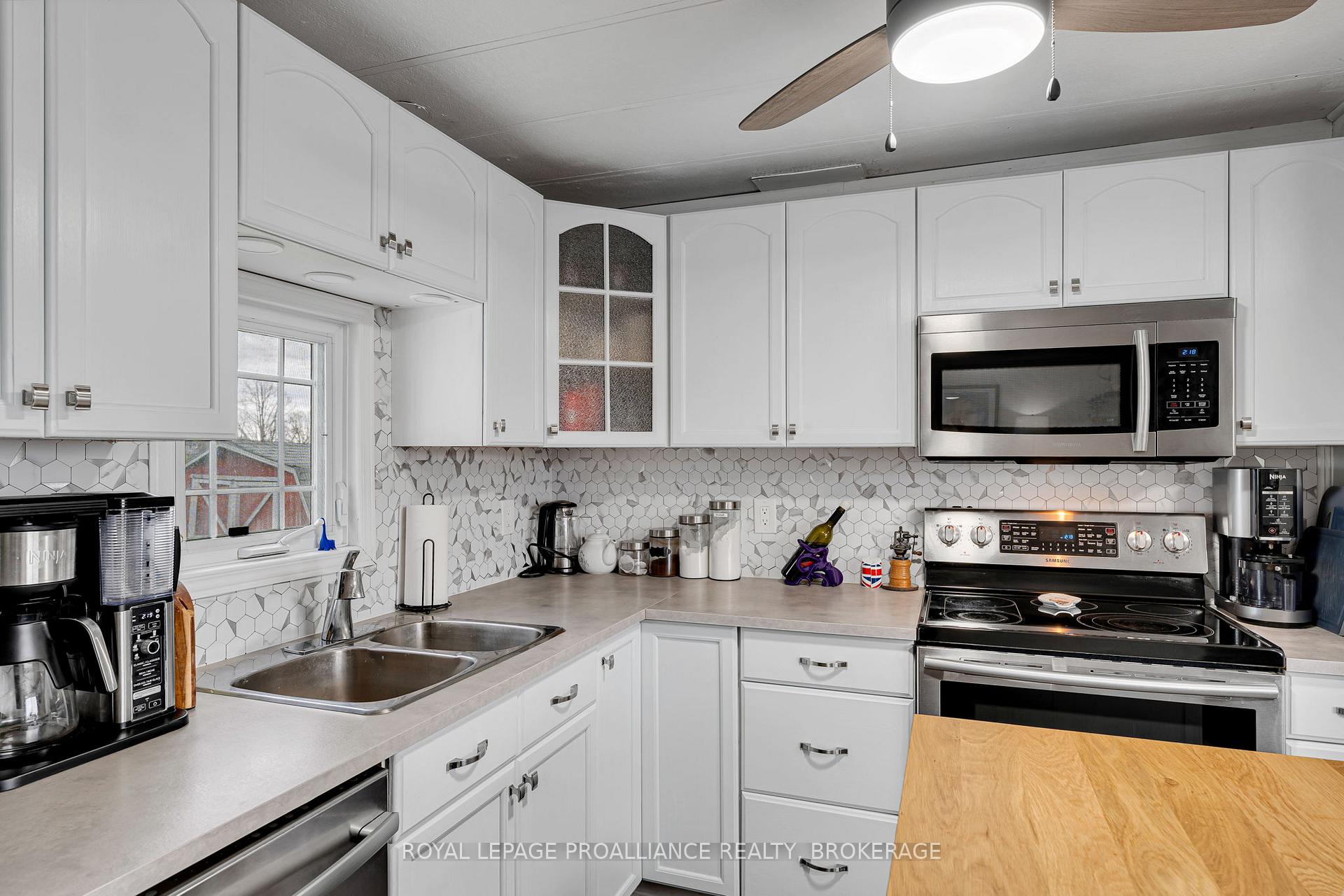 Photo 15 of 26 Kapyong Crescent, Kingston, Kingston East (Incl CFB Kingston) — HOMEH