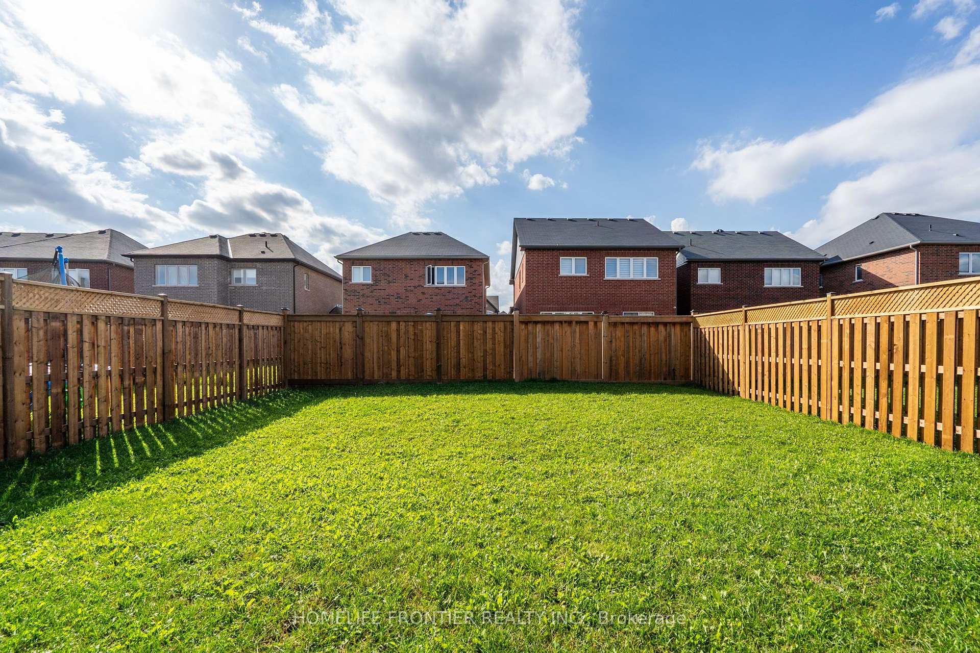 Photo 39 of 1526 Farrow Crescent, Innisfil, Rural Innisfil — HOMEH
