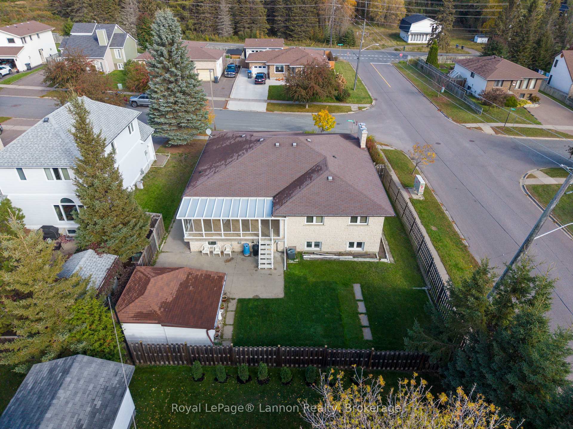 Photo 2 of 101 Suncrest Place, Thunder Bay, Dawson Heights — HOMEH